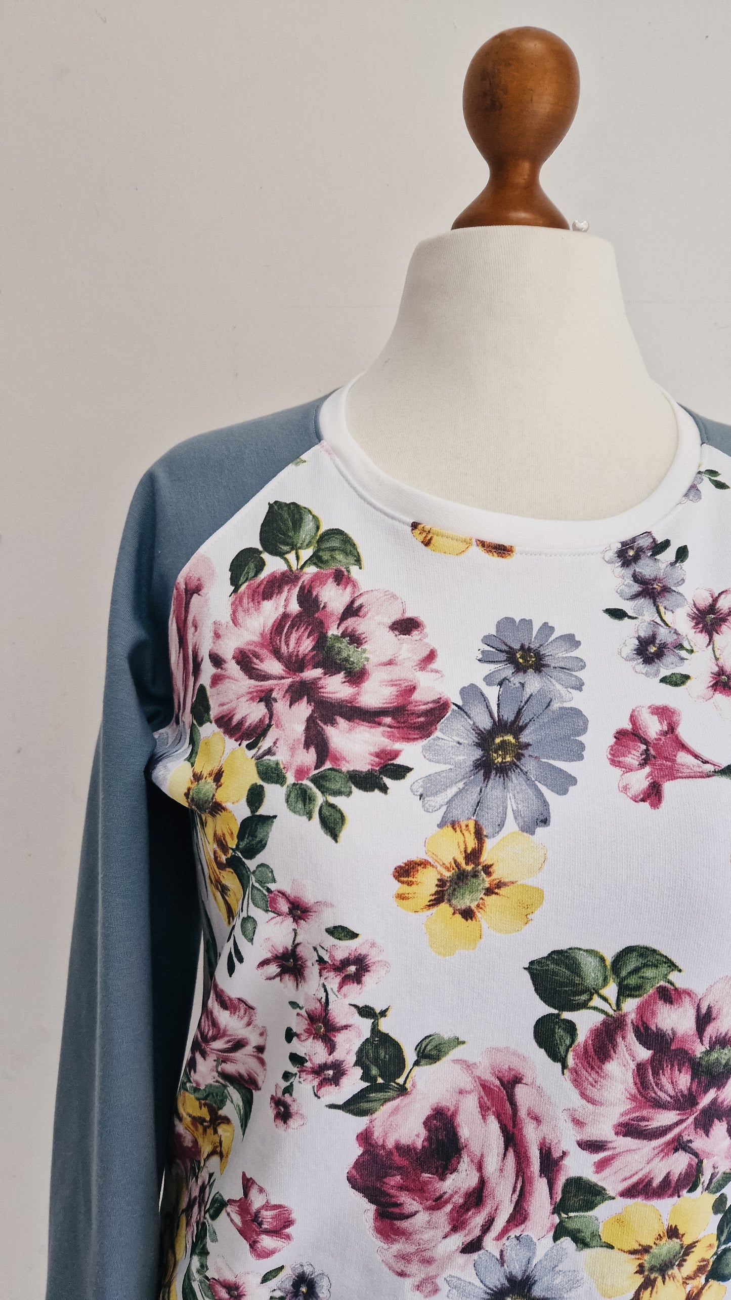 Blumen Sweatshirt Rockabilly Raglan Longsleeve Weiß/Blau