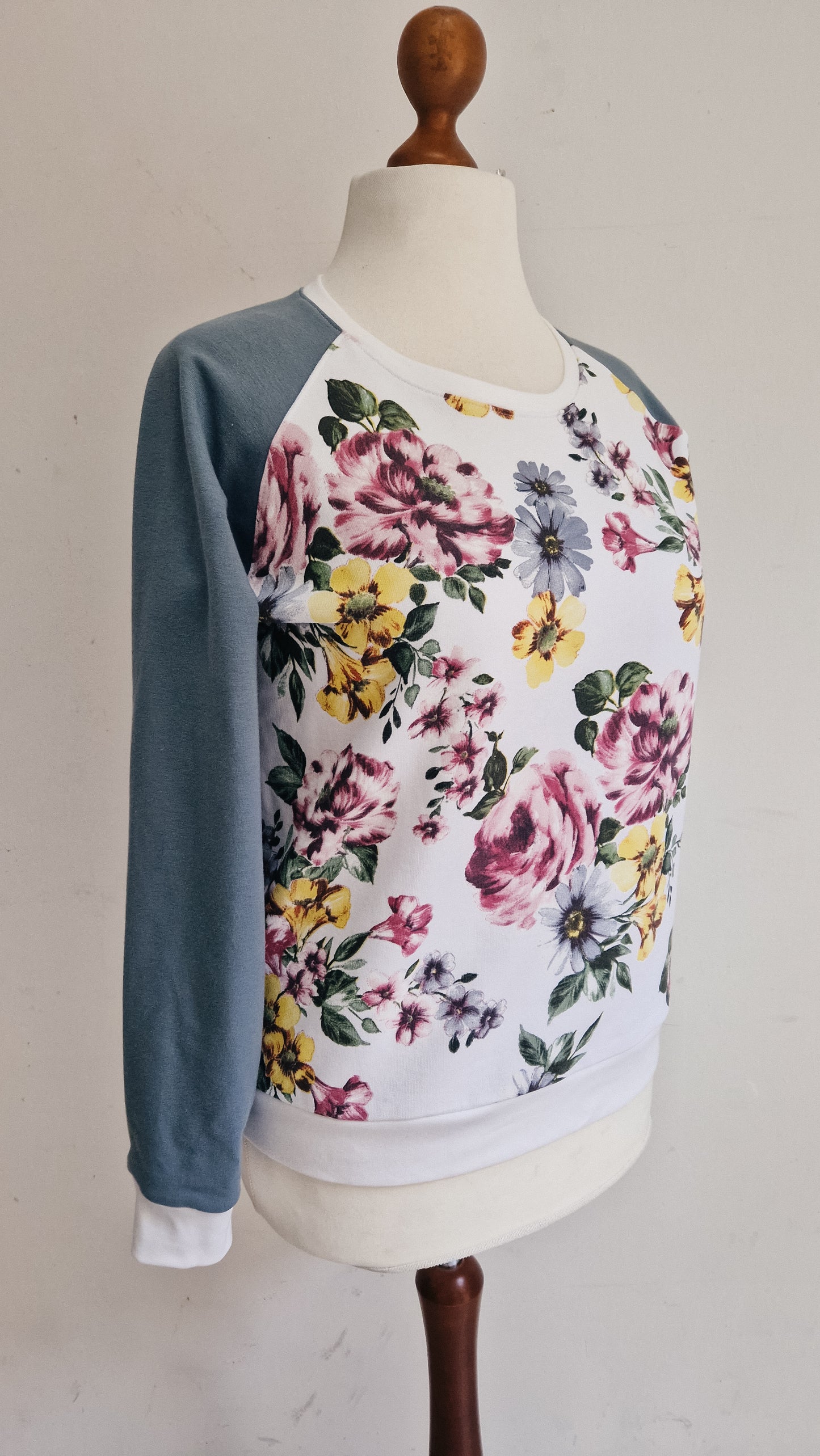 Blumen Sweatshirt Rockabilly Raglan Longsleeve Weiß/Blau
