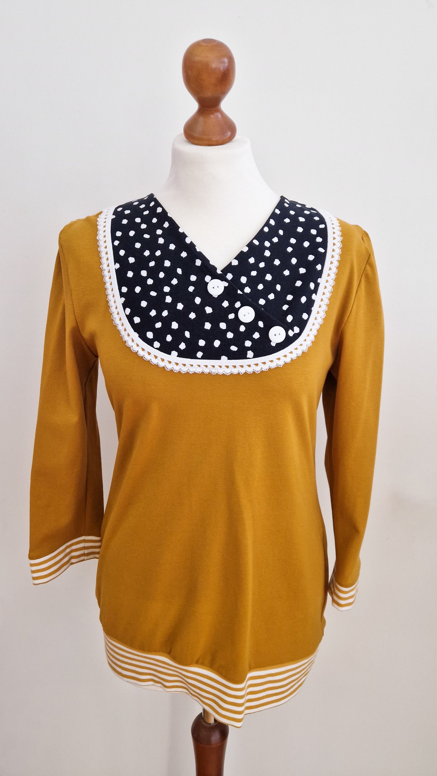 Senfgelbes 3/4 Rockabilly Longsleeve mit Punkten