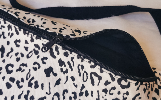 3 Farben - Canvas Hipbag Bauchtasche Cross Body Bag Schwarz/Weiß Leopard