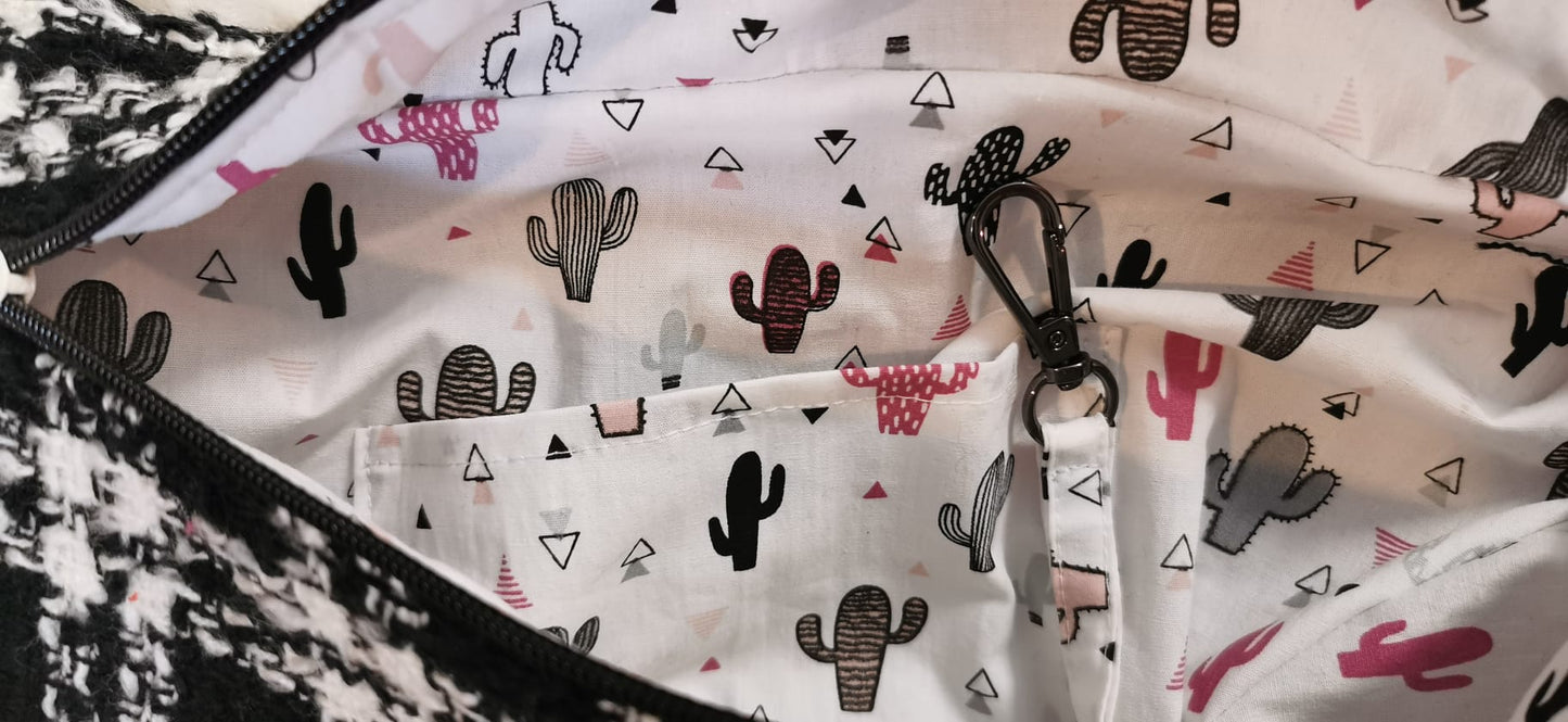 Große karierte Boucle Bauchtasche