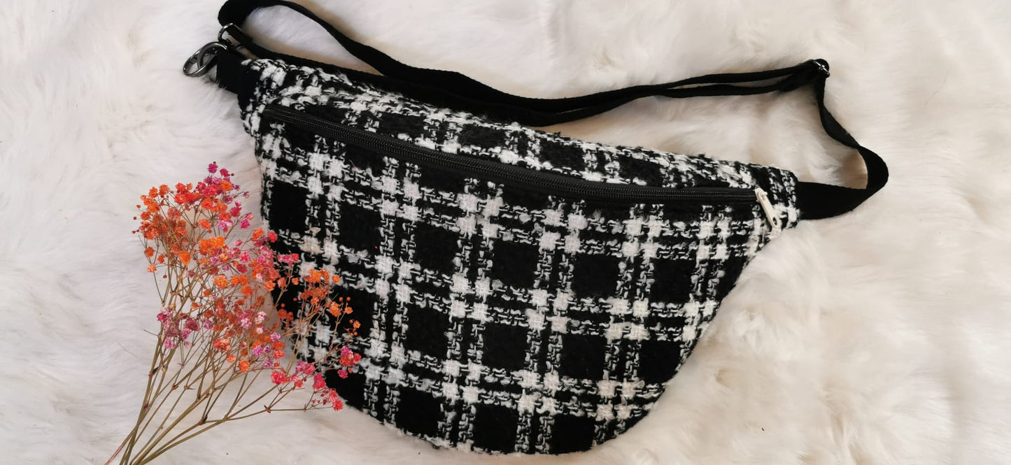 Große karierte Boucle Bauchtasche
