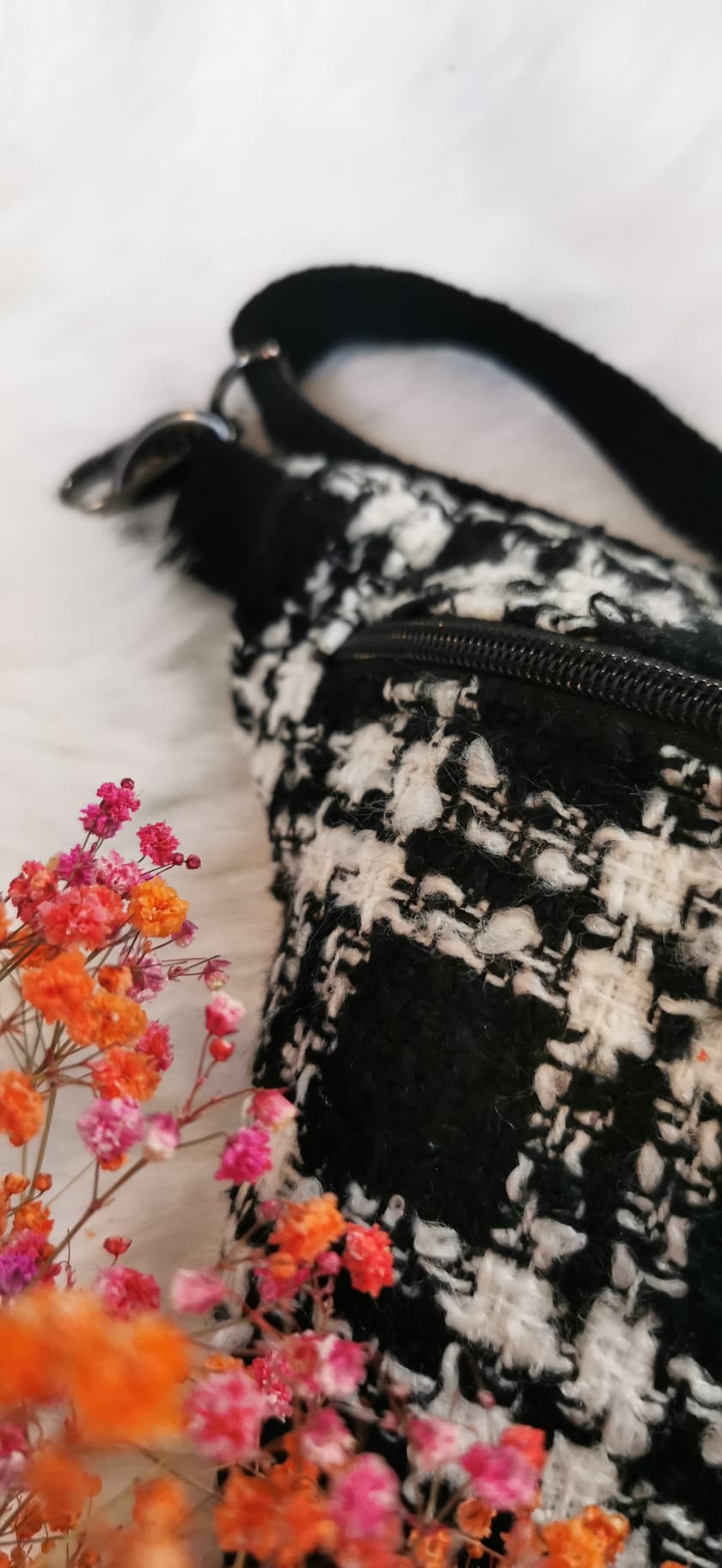Große karierte Boucle Bauchtasche