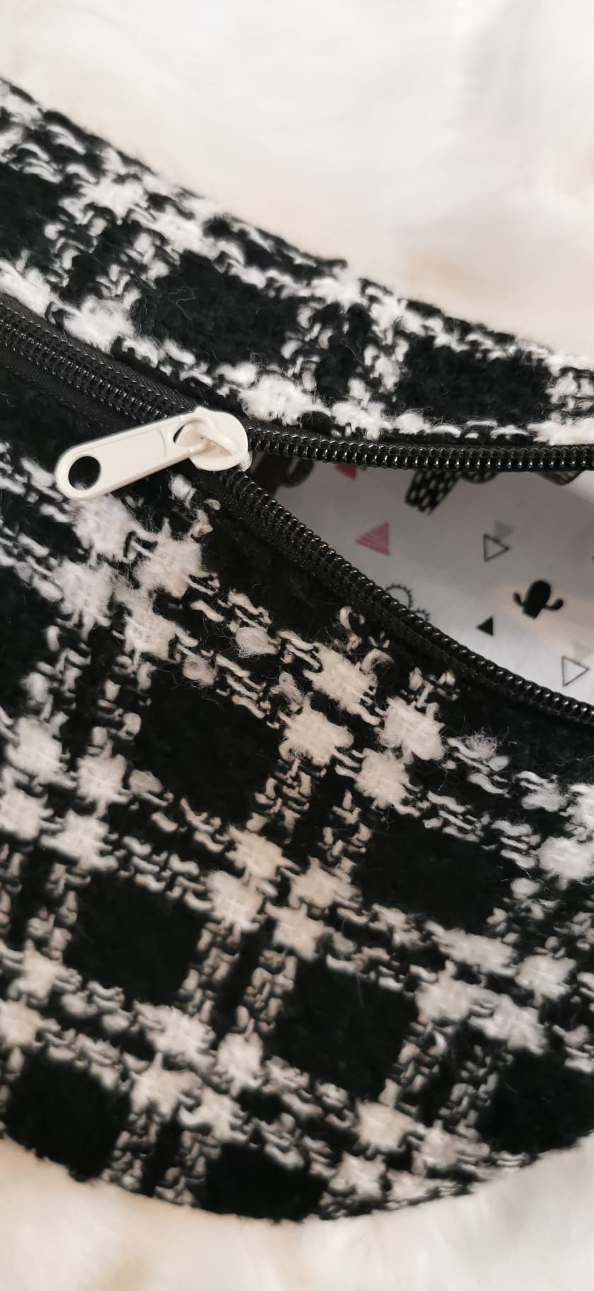 Große karierte Boucle Bauchtasche
