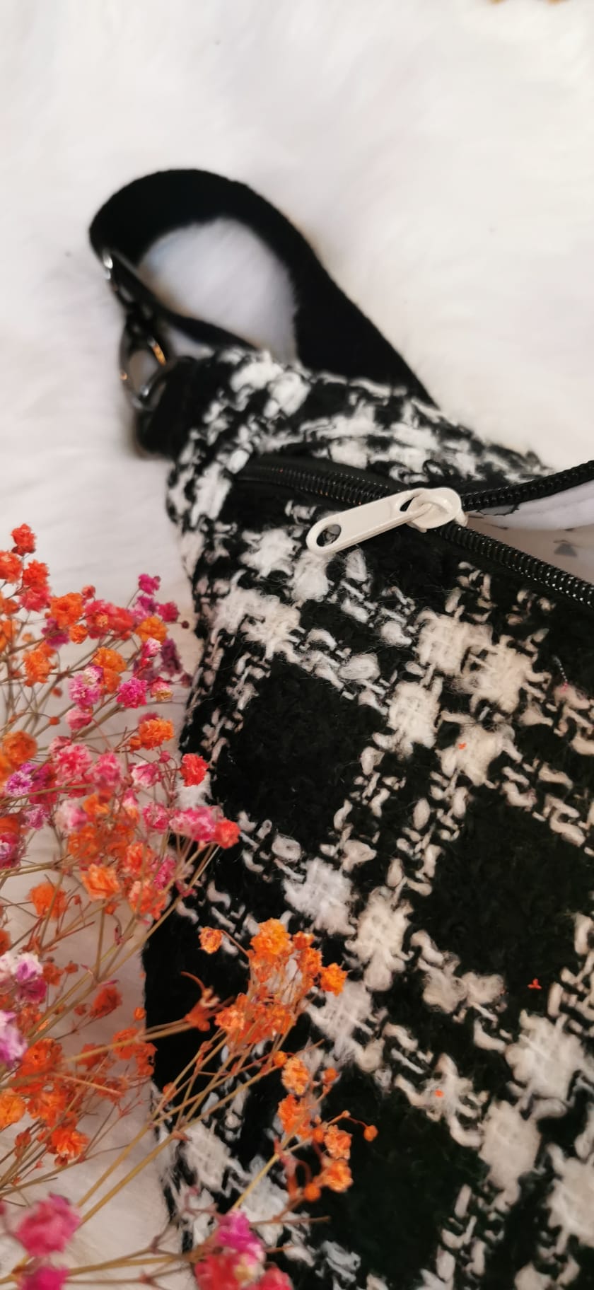 Große karierte Boucle Bauchtasche