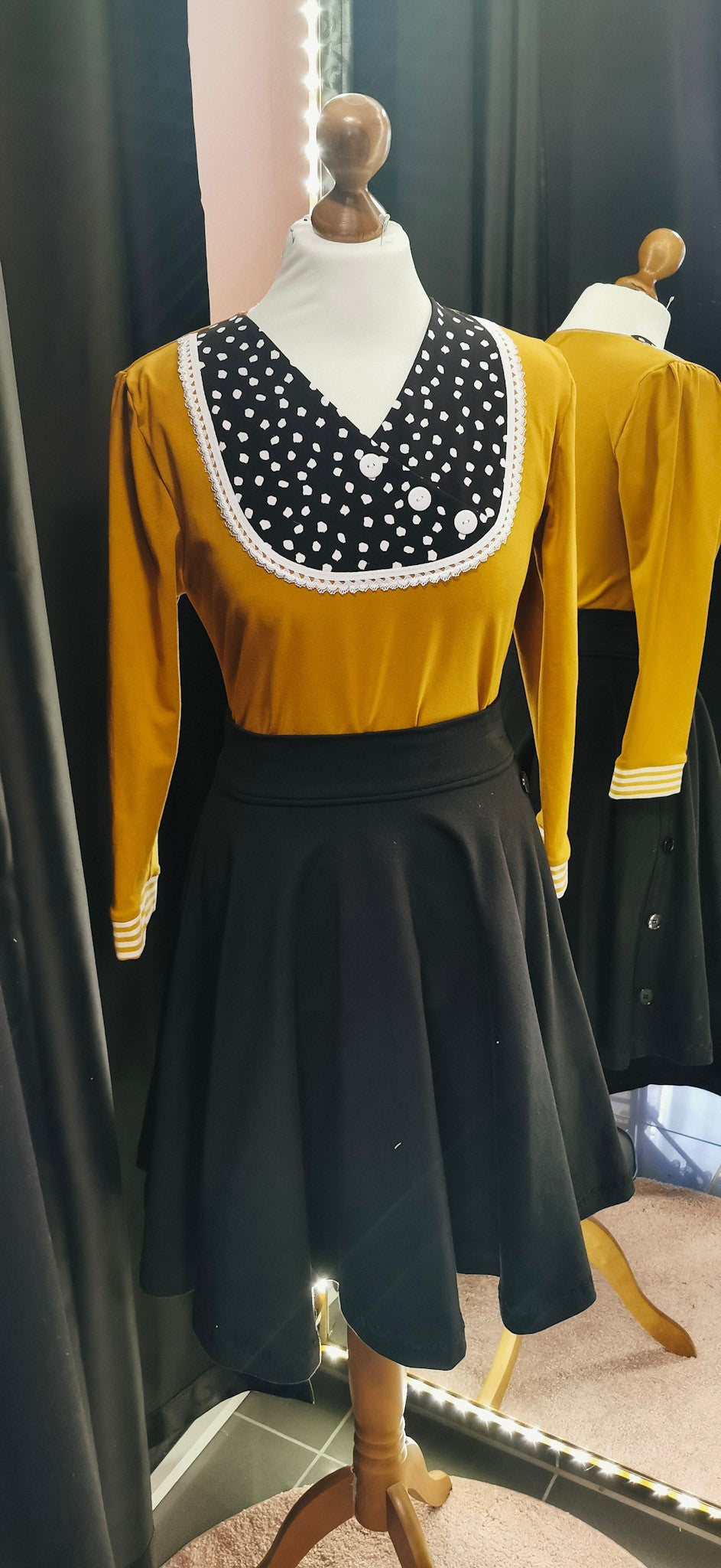 Senfgelbes 3/4 Rockabilly Longsleeve mit Punkten