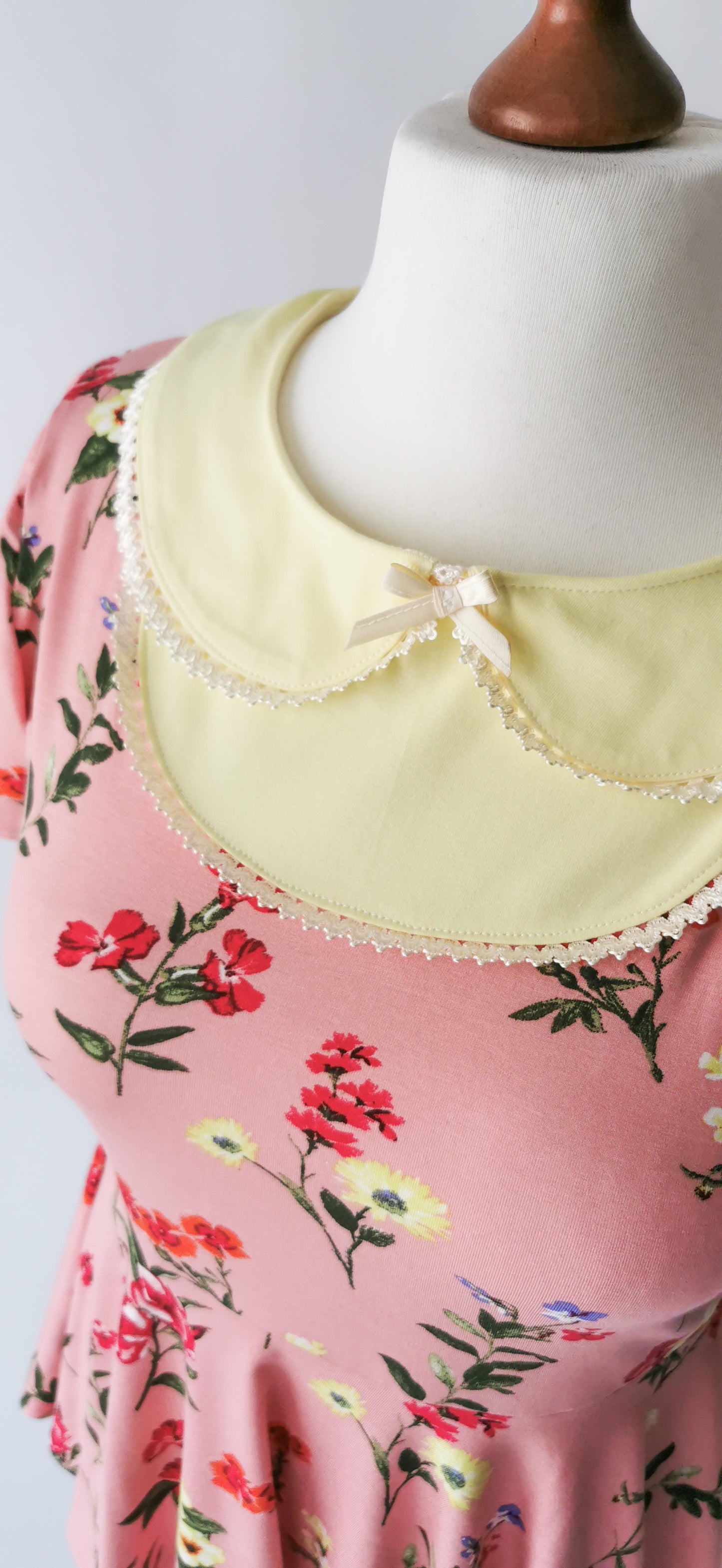 Babydoll Shirt mit Wildblumen und Bubikragen Rosé
