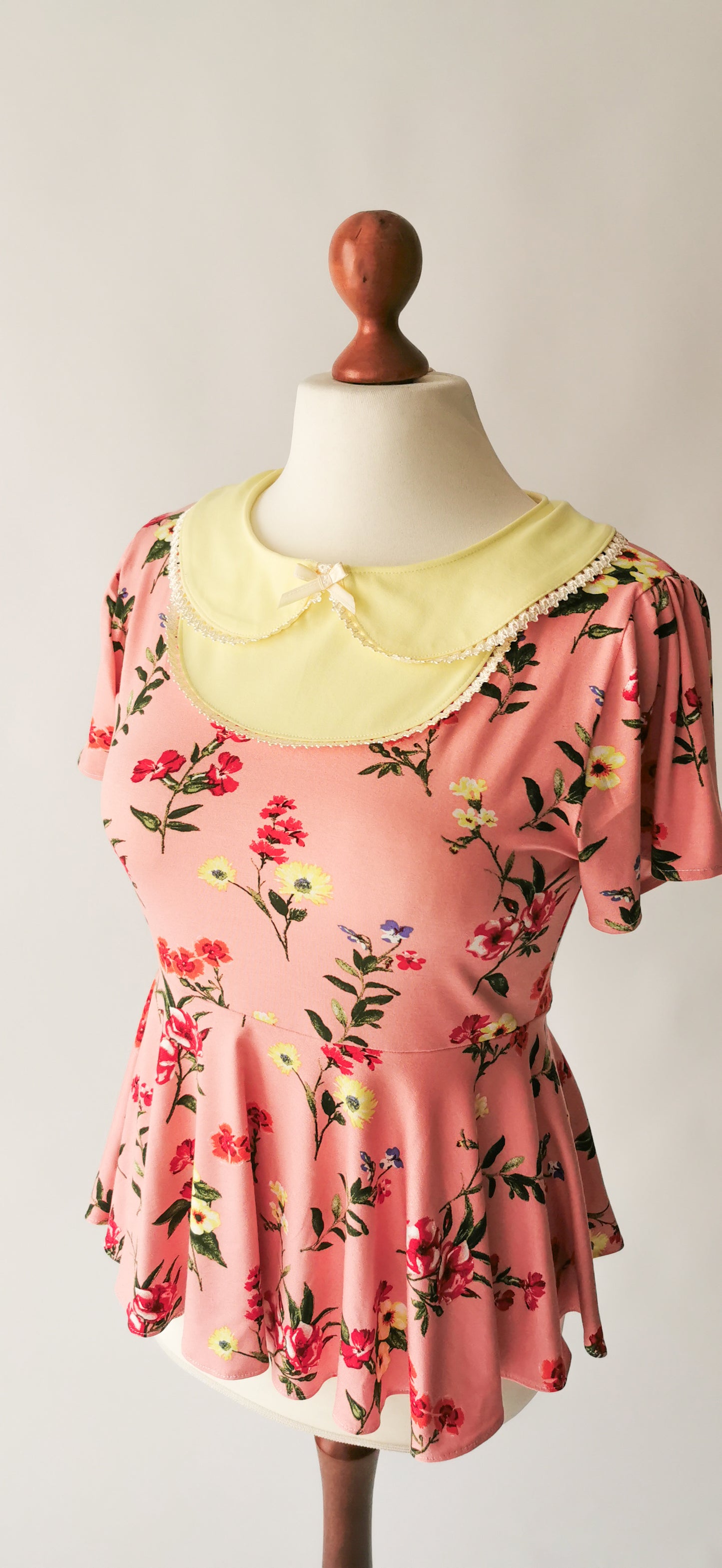 Babydoll Shirt mit Wildblumen und Bubikragen Rosé