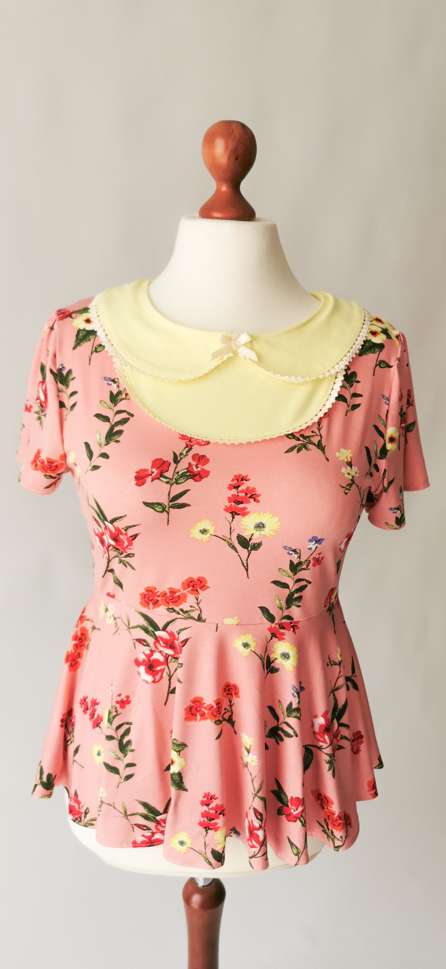 Babydoll Shirt mit Wildblumen und Bubikragen Rosé