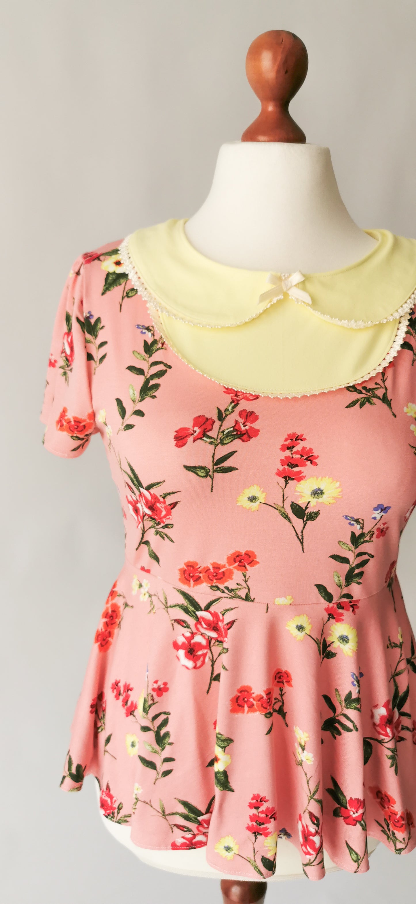 Babydoll Shirt mit Wildblumen und Bubikragen Rosé