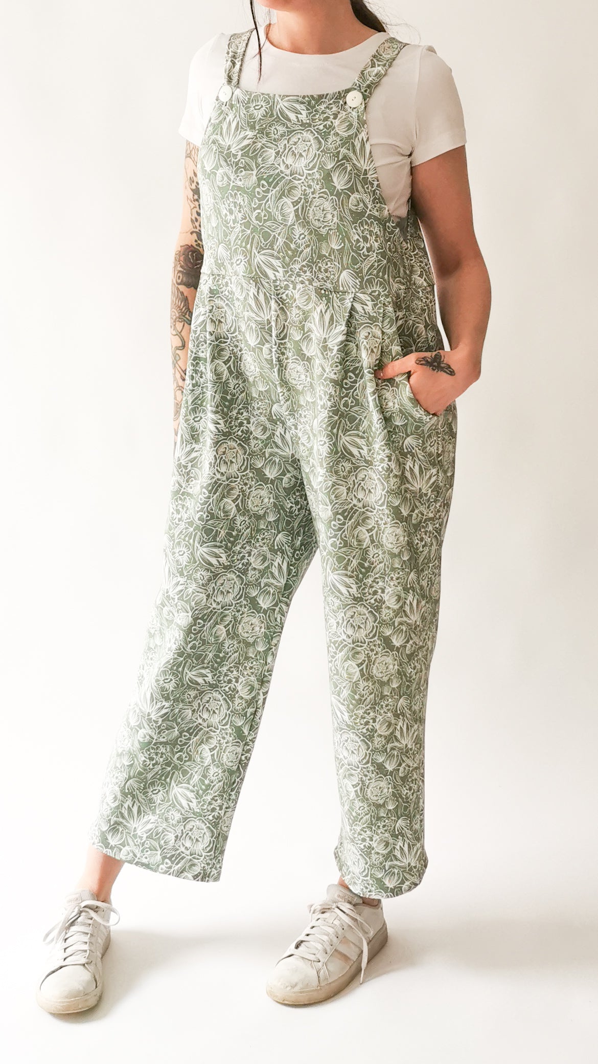gemütliche Jersey Latzhose Mint Blumen