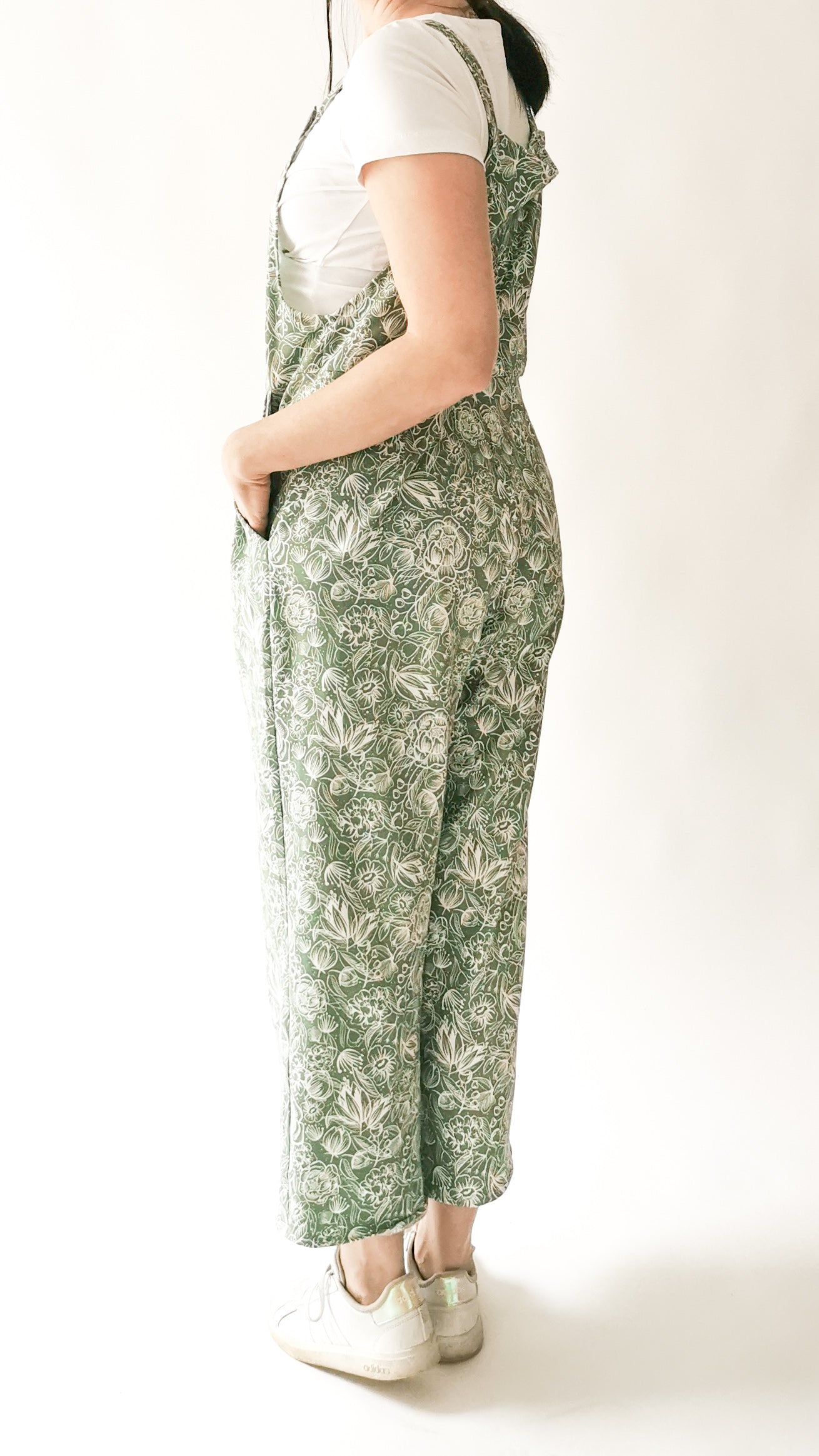 gemütliche Jersey Latzhose Mint Blumen