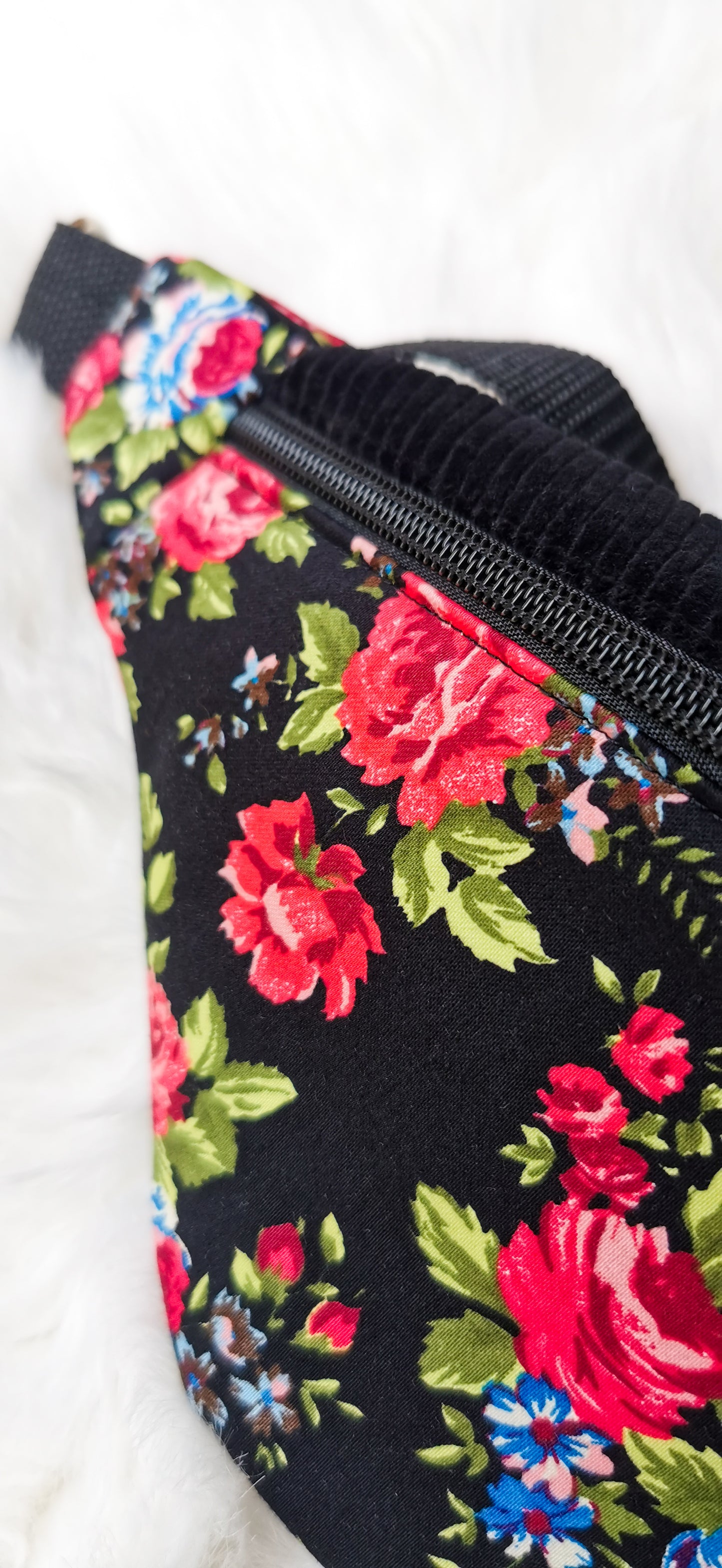Schwarze Cord Bauchtasche Cross Body Bag Pink Blumen