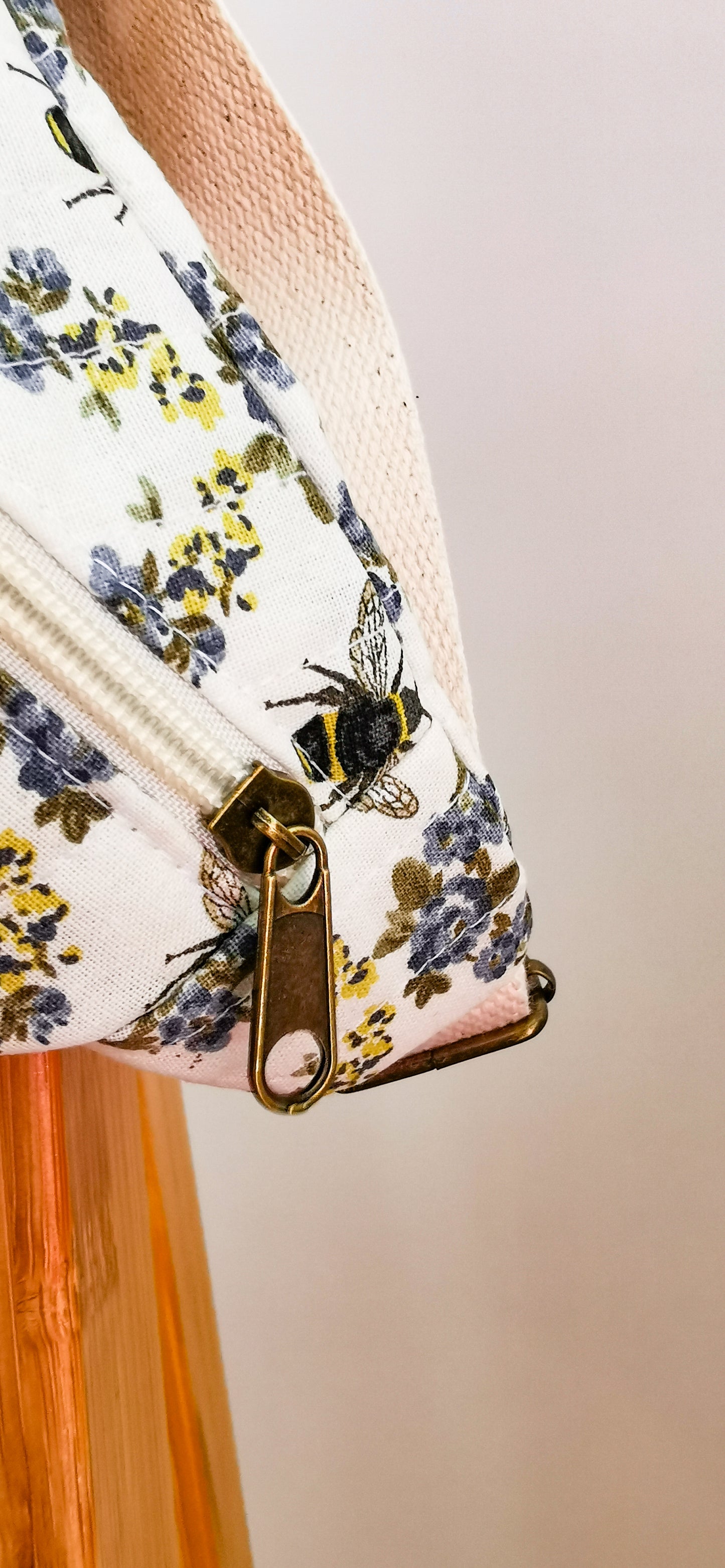 Quilt Hipbag Bauchtasche Cross Body Bag Bienen Natur