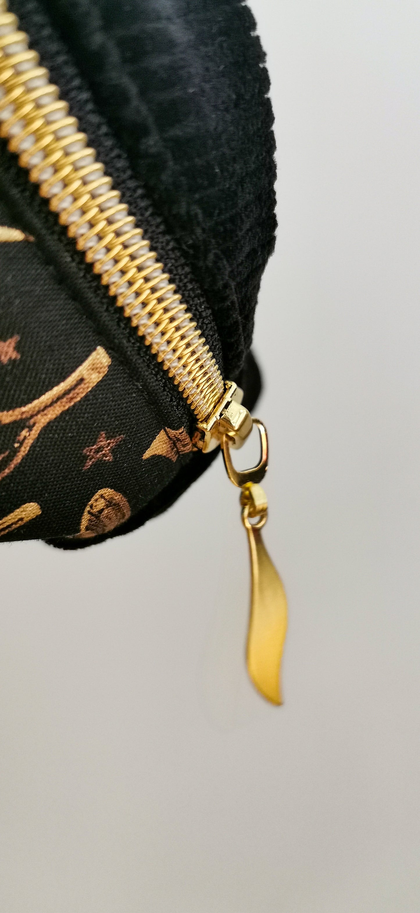 Hipbag Bauchtasche Crossbody Bag Schwarz GOLD Halloween Witch