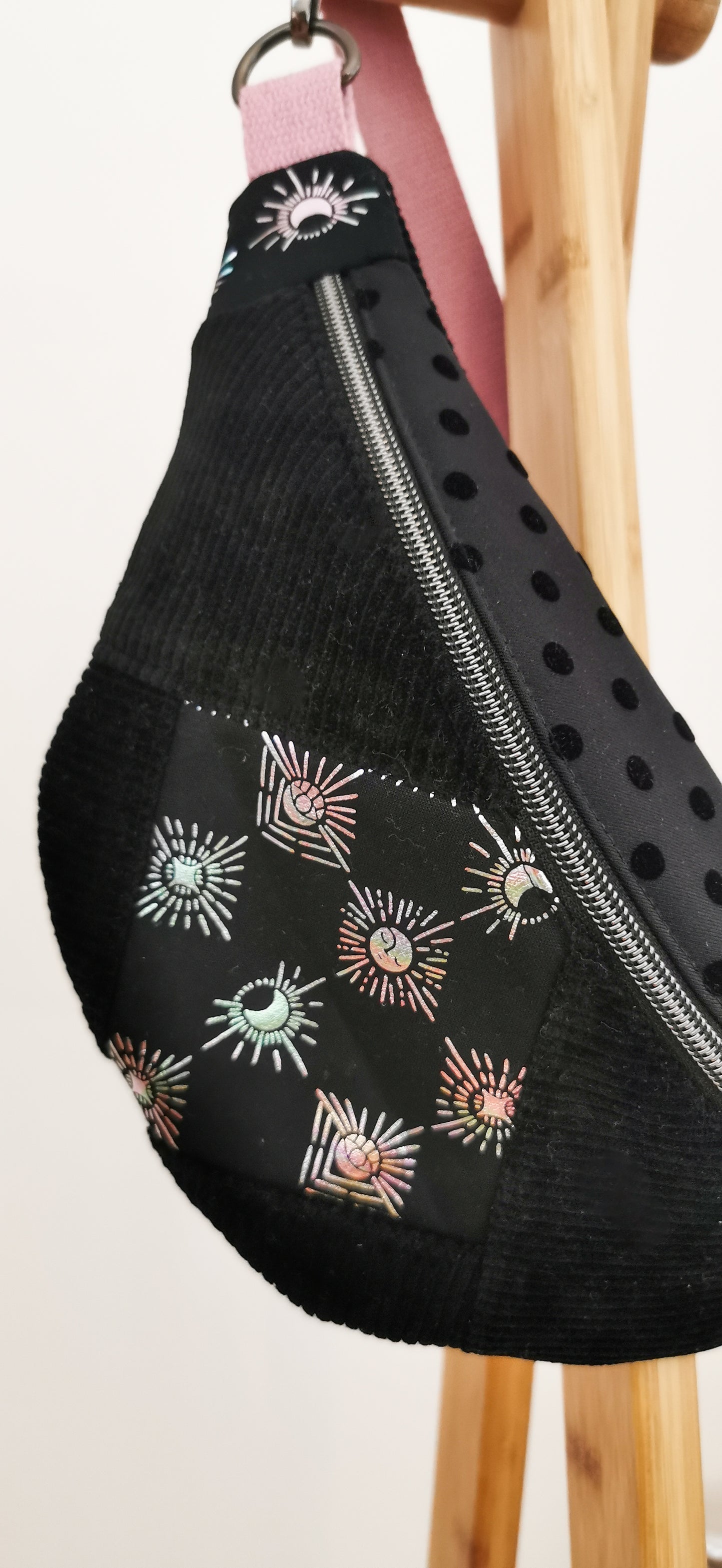 Hipbag Bauchtasche Crossbody Bag Halloween Iridescent Moon Phases