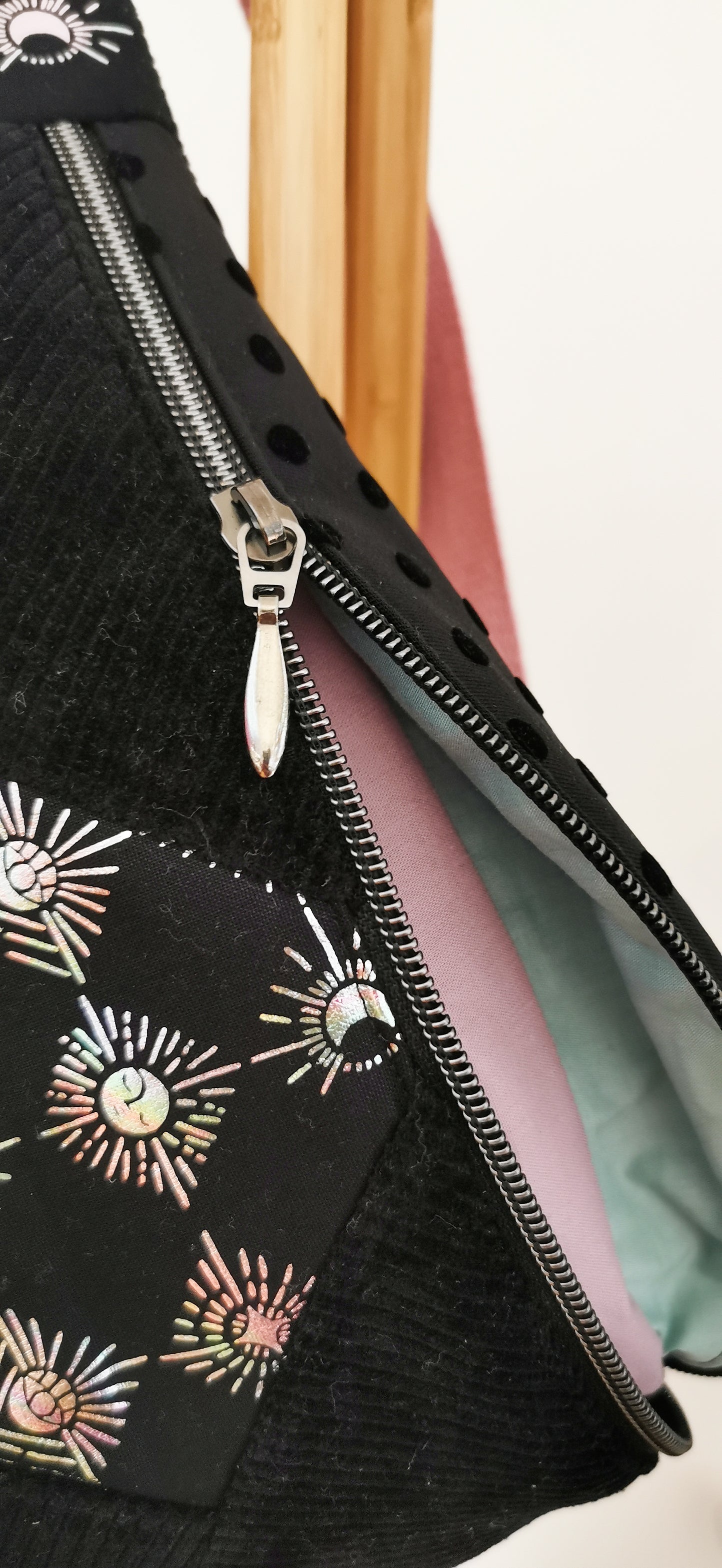 Hipbag Bauchtasche Crossbody Bag Halloween Iridescent Moon Phases