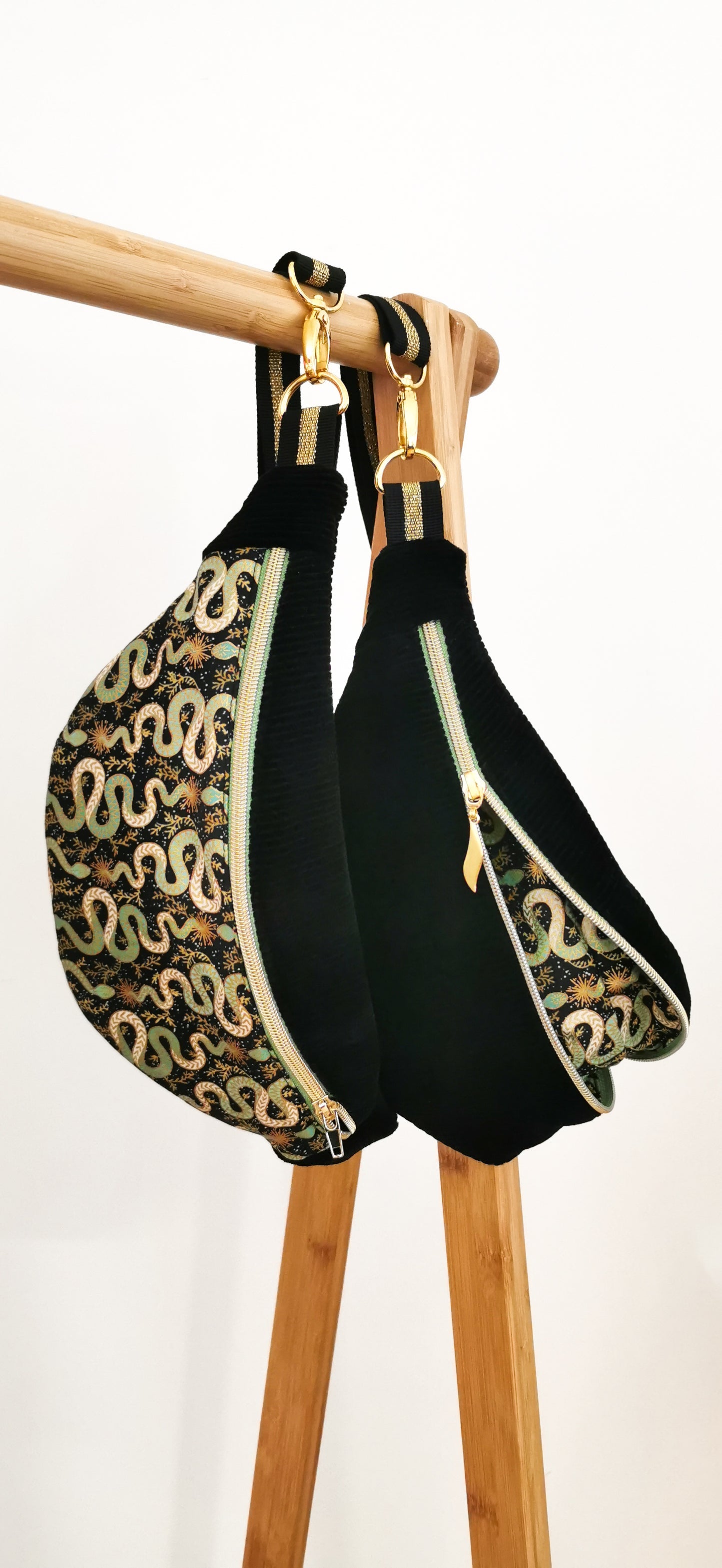 Schwarze Cord Hipbag Bauchtasche Cross Body Bag Schlangen Gold - Limitiert