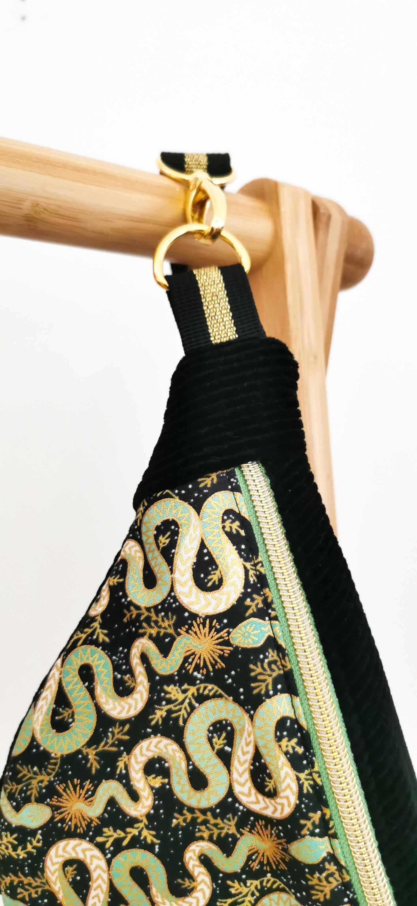 Schwarze Cord Hipbag Bauchtasche Cross Body Bag Schlangen Gold - Limitiert