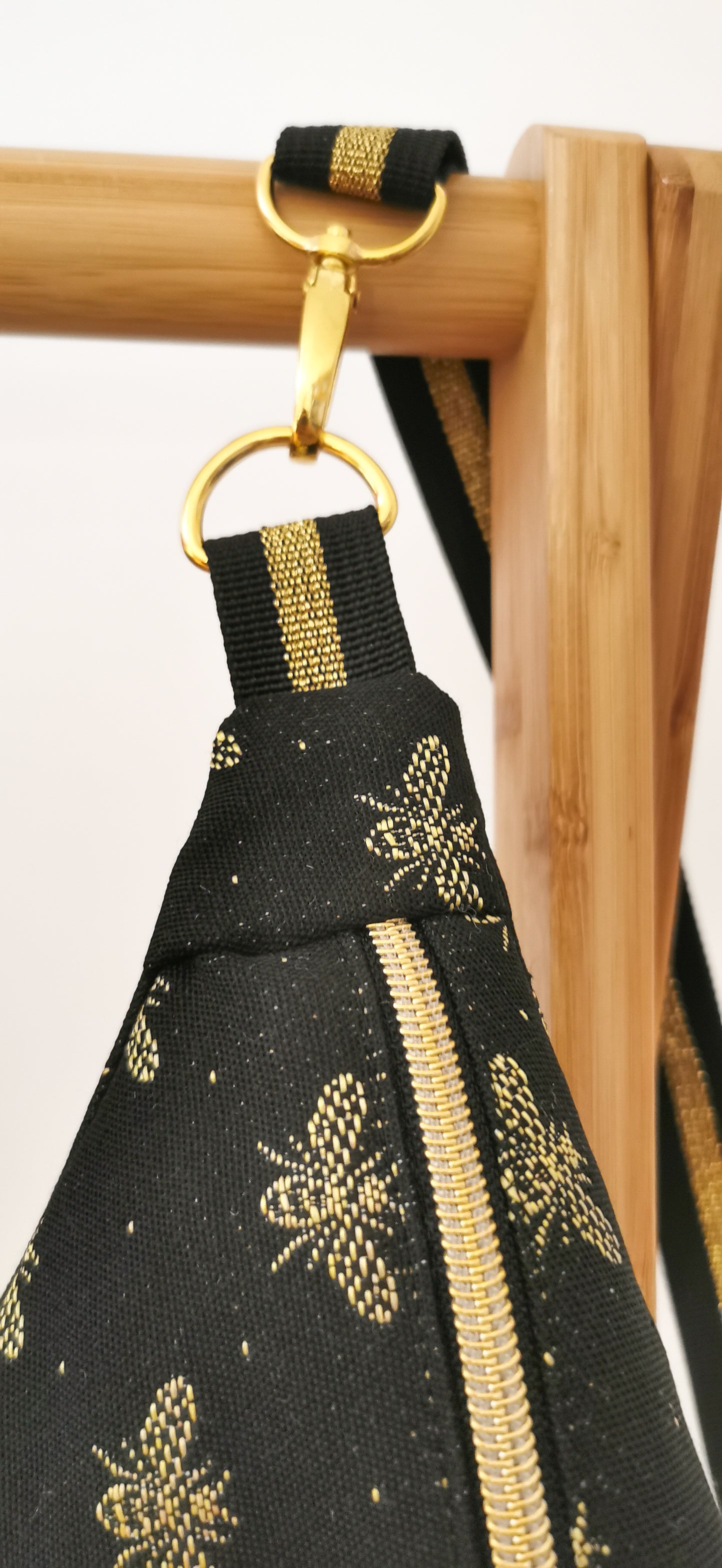Edle Hipbag Cord Bauchtasche Schwarz/Gold Bienen
