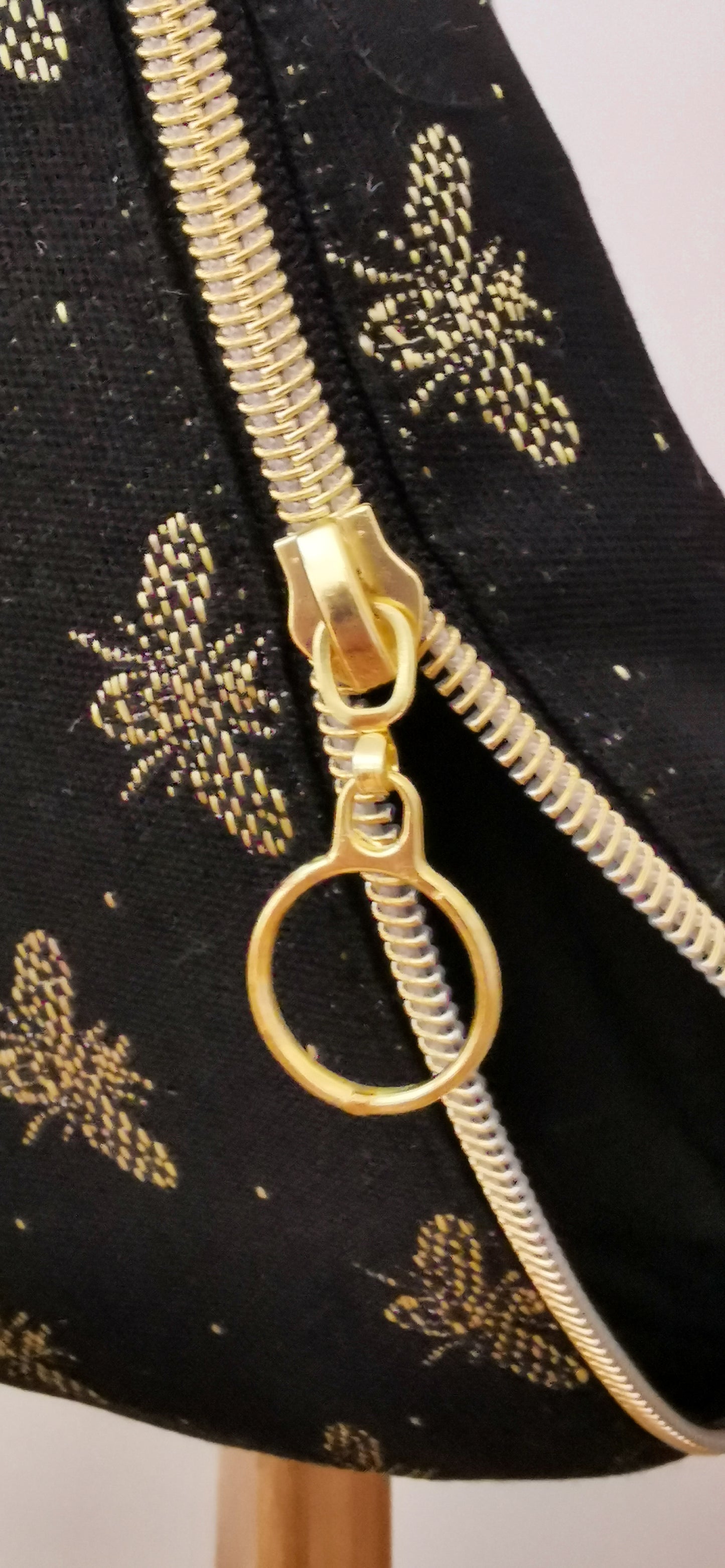 Edle Hipbag Cord Bauchtasche Schwarz/Gold Bienen