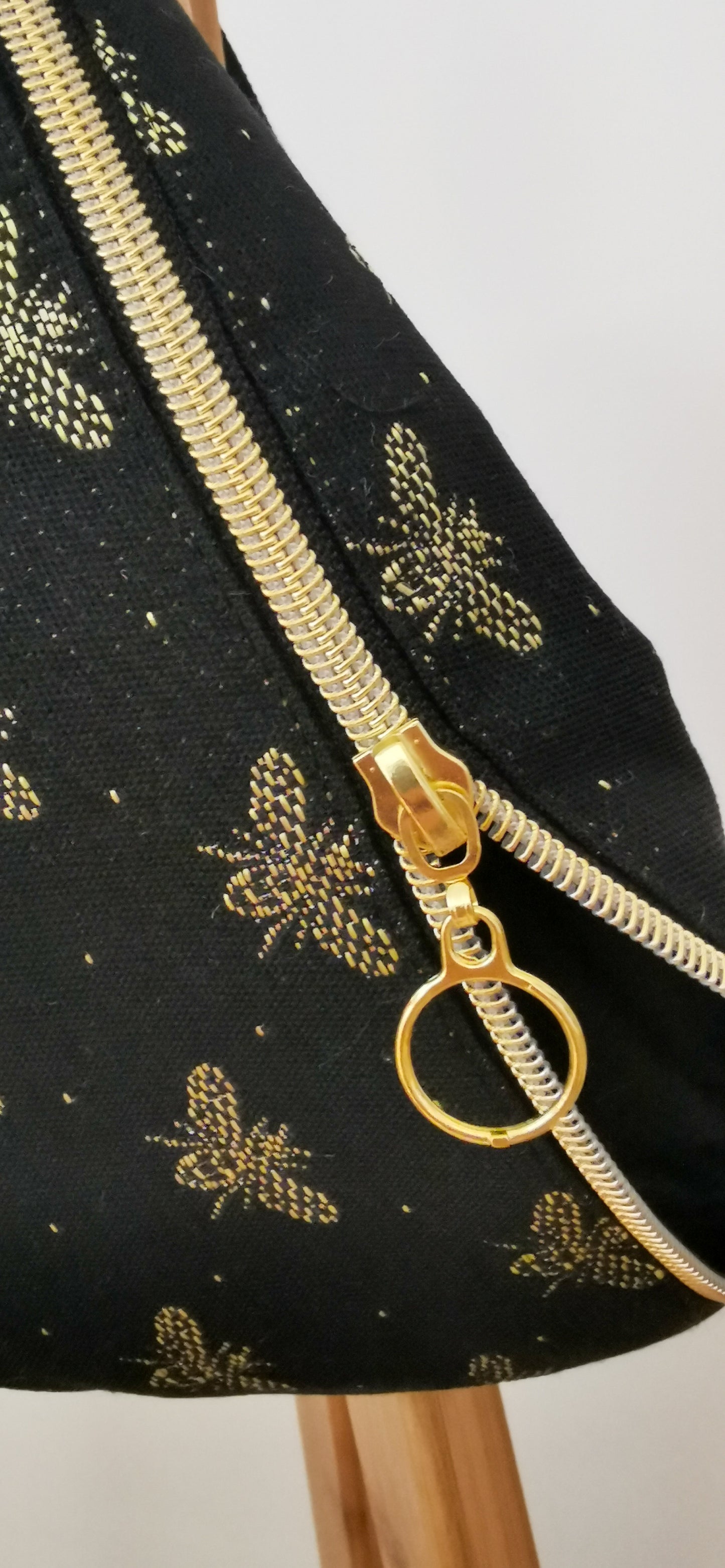 Edle Hipbag Cord Bauchtasche Schwarz/Gold Bienen