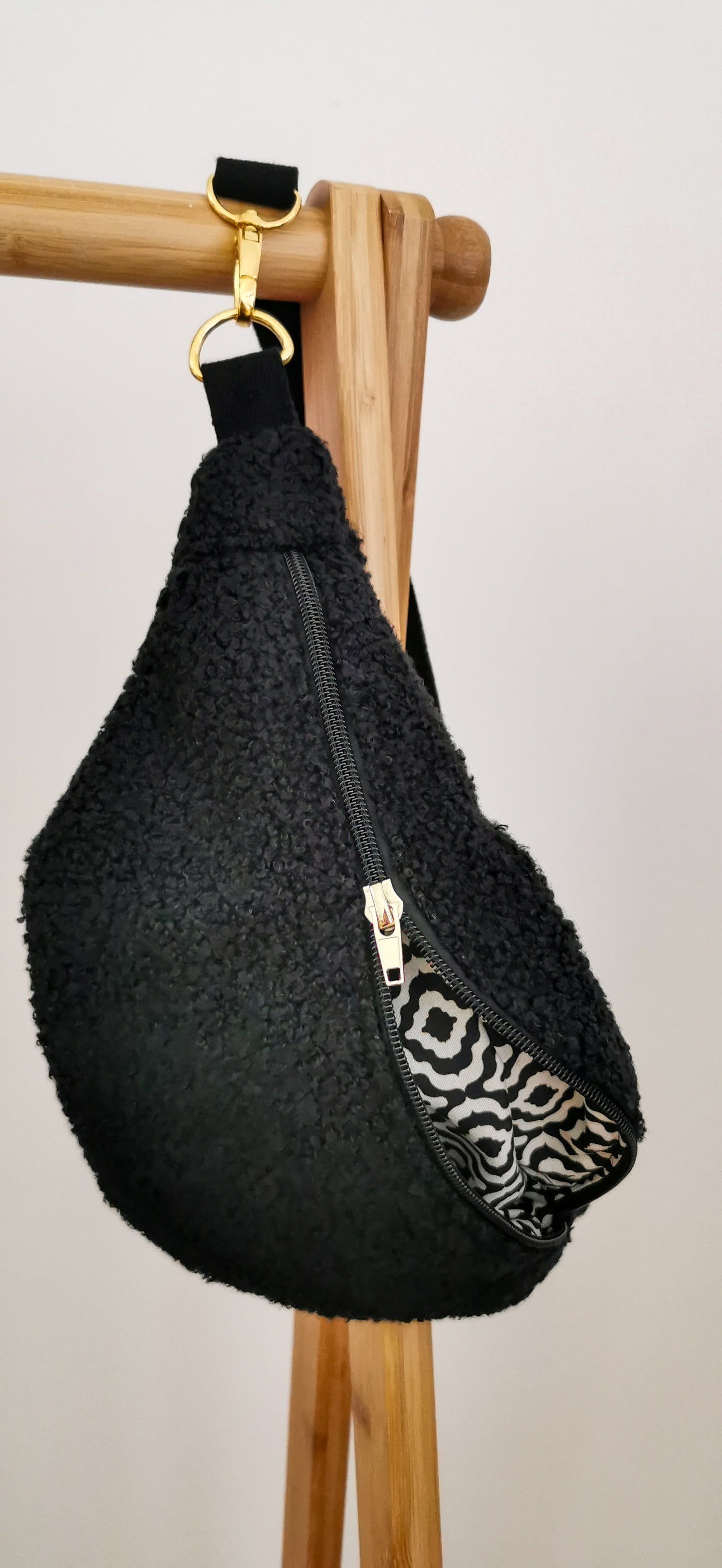 Basic Plüschis Bauchtasche Teddy Bouclé Plüsche Creme oder Schwarz