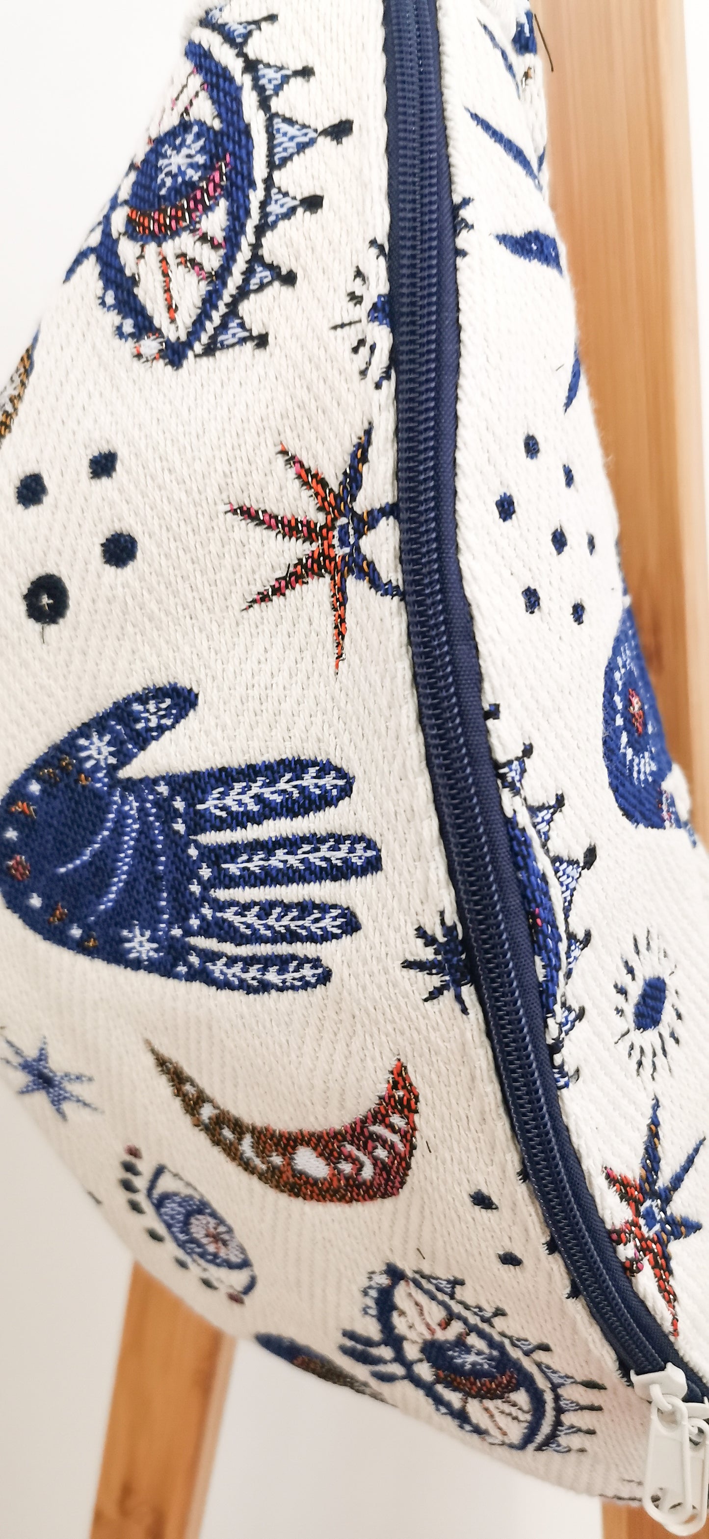 Große XL Umhängetasche Jacquard Bauchtasche Namaste