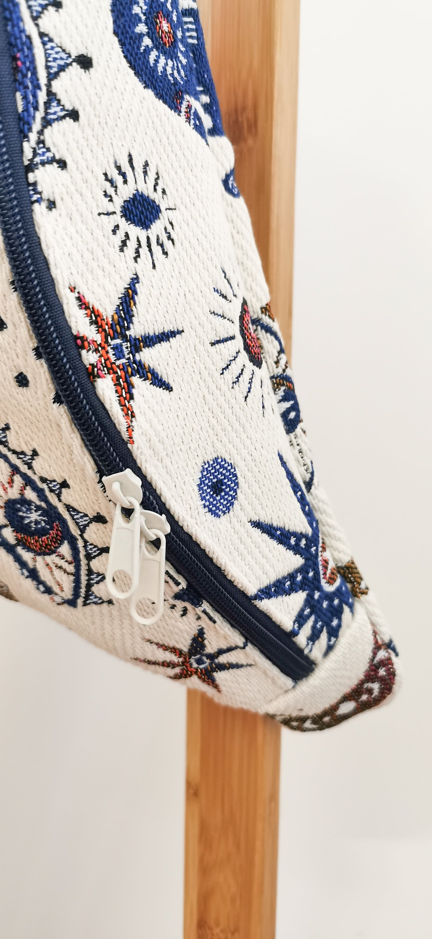 Große XL Umhängetasche Jacquard Bauchtasche Namaste