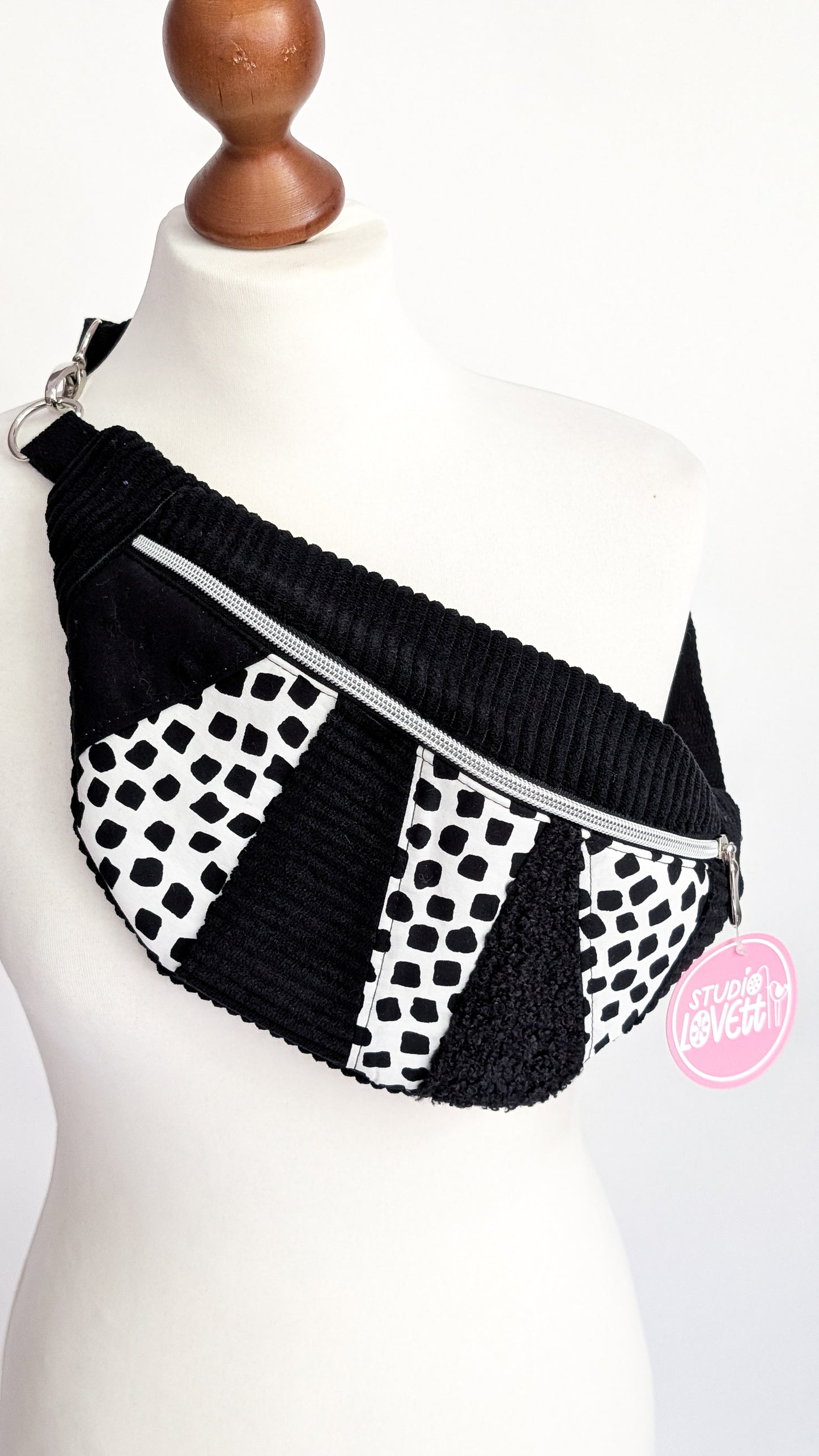 Zero Waste Bauchtasche Einzelstück Schwarz Cord/Dots