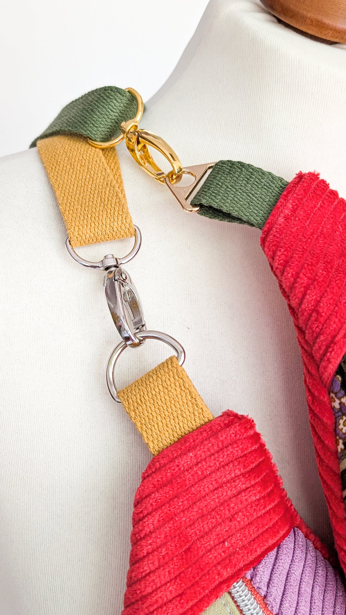 Upcycling Bauchtasche Granny Hipbag mit Cord & Blumen - 2 Einzelstücke