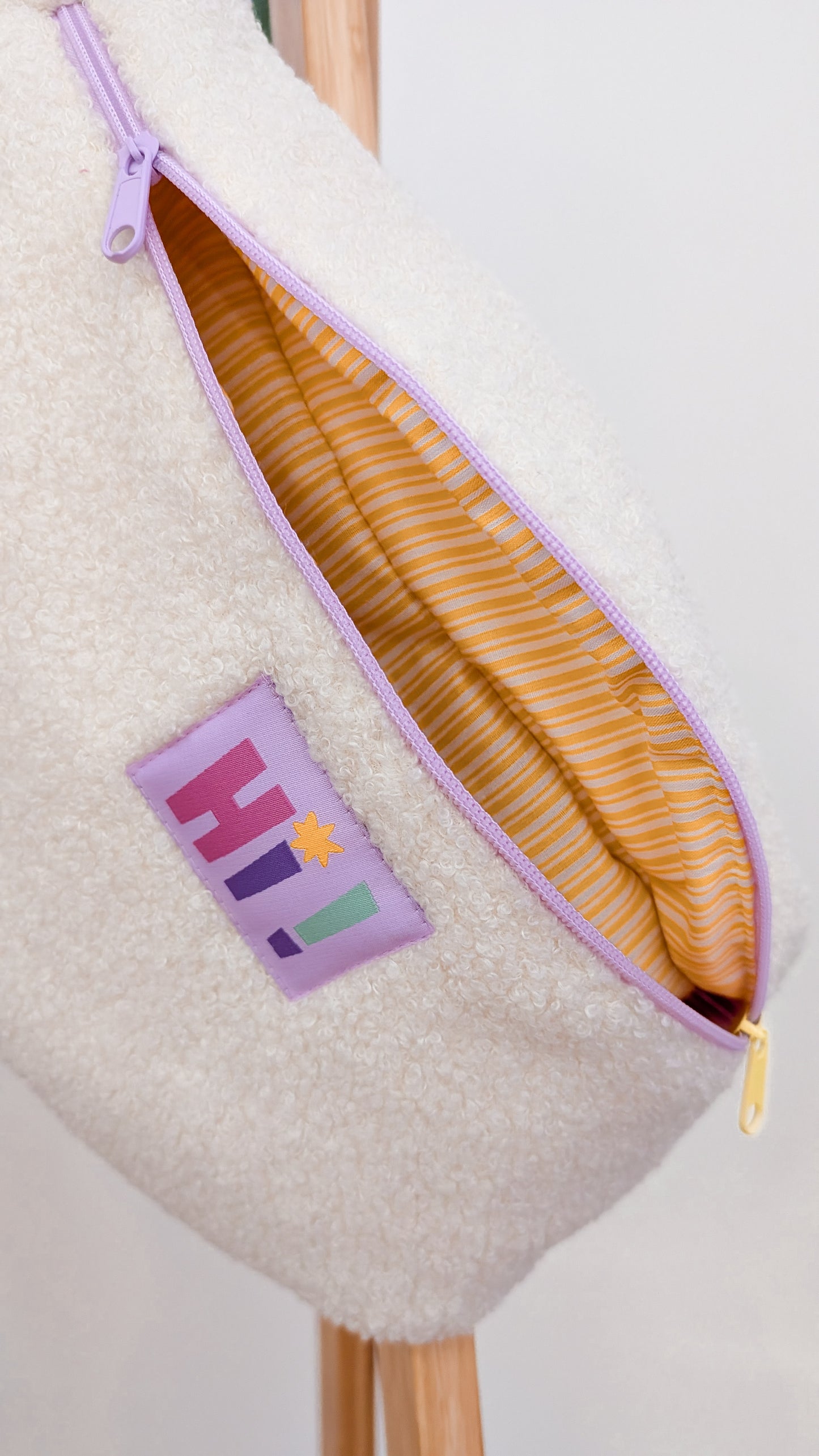 Pastell XL Bauchtasche Plüschi Teddy Bouclé Plüsche Creme