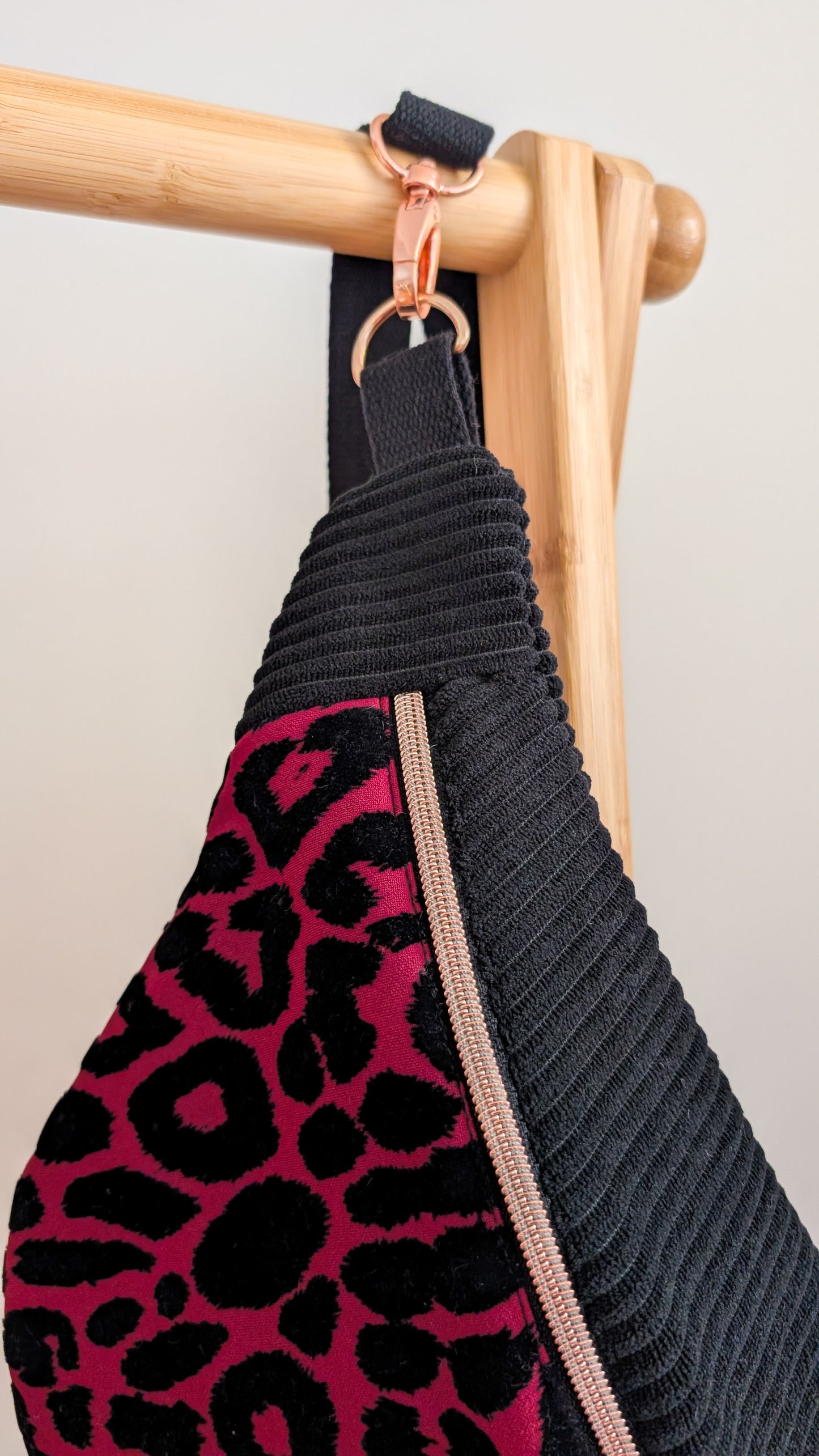 Cord XL Bauchtasche Burgund Schwarz Leopard