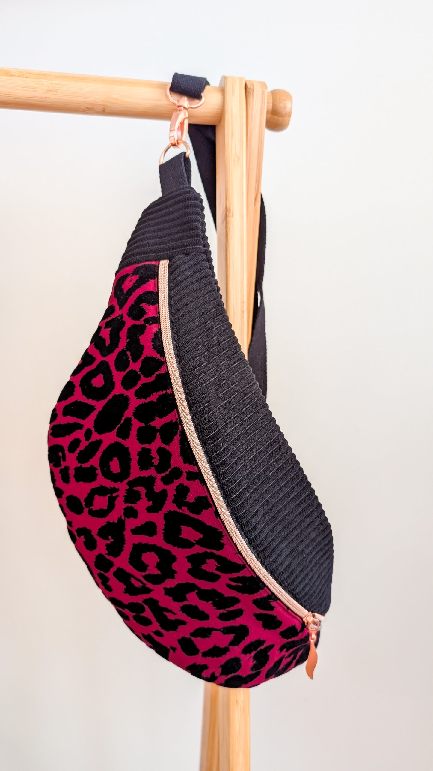 Cord XL Bauchtasche Burgund Schwarz Leopard
