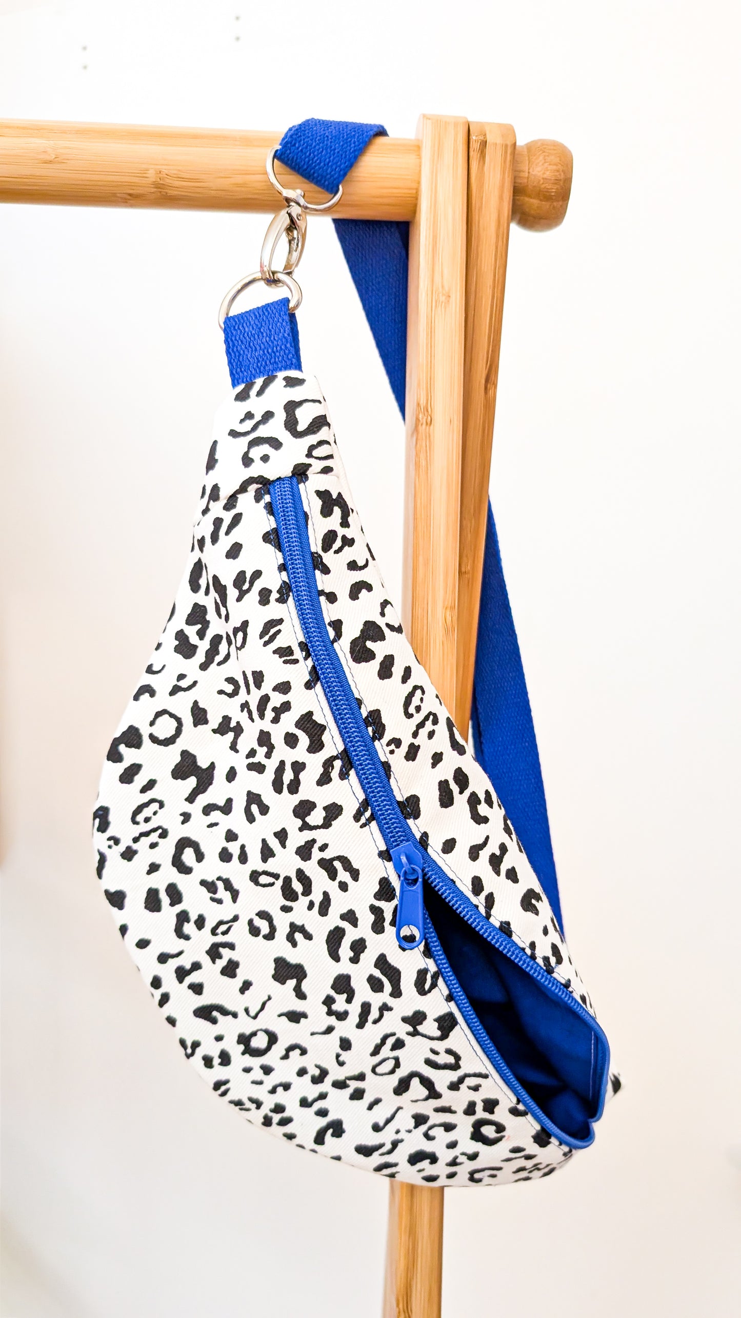 3 Farben - Canvas Hipbag Bauchtasche Cross Body Bag Schwarz/Weiß Leopard