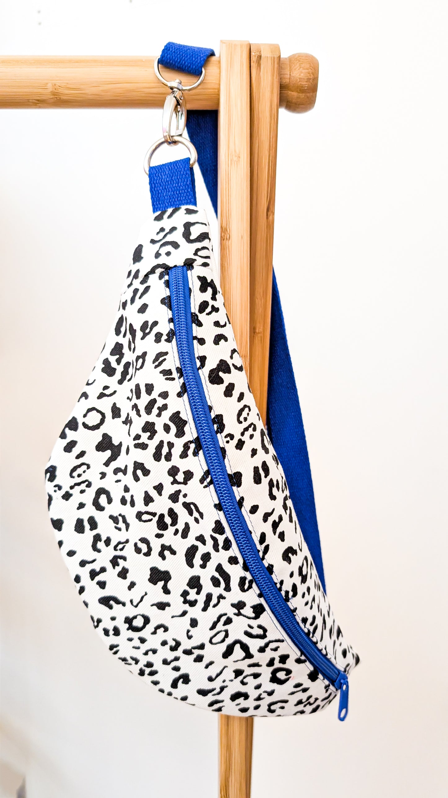 3 Farben - Canvas Hipbag Bauchtasche Cross Body Bag Schwarz/Weiß Leopard