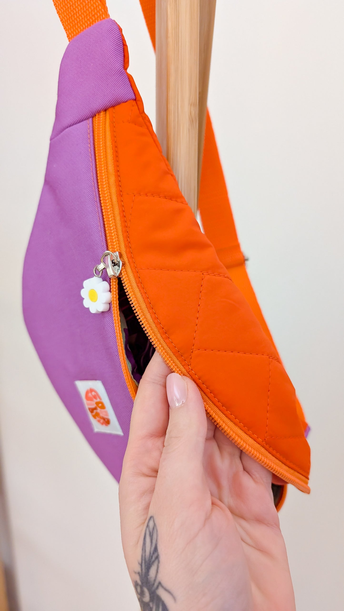 Bunte Colourblocking Hipbag Bauchtasche 70s Orange Lavendel