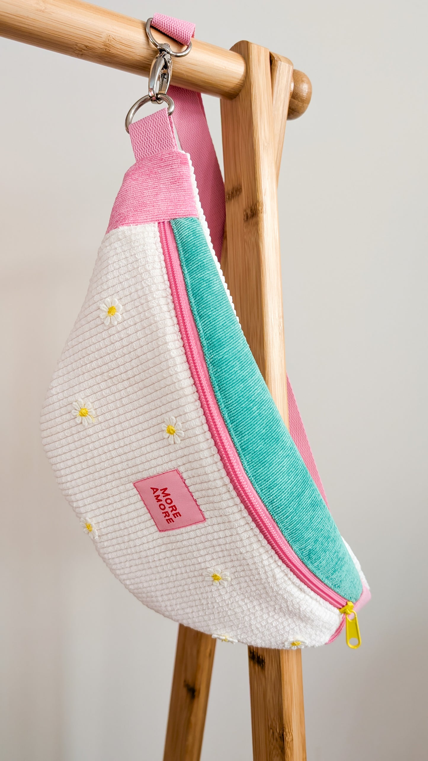 More Amore Cord Hipbag Bauchtasche Daisies Pink/Grün/Creme