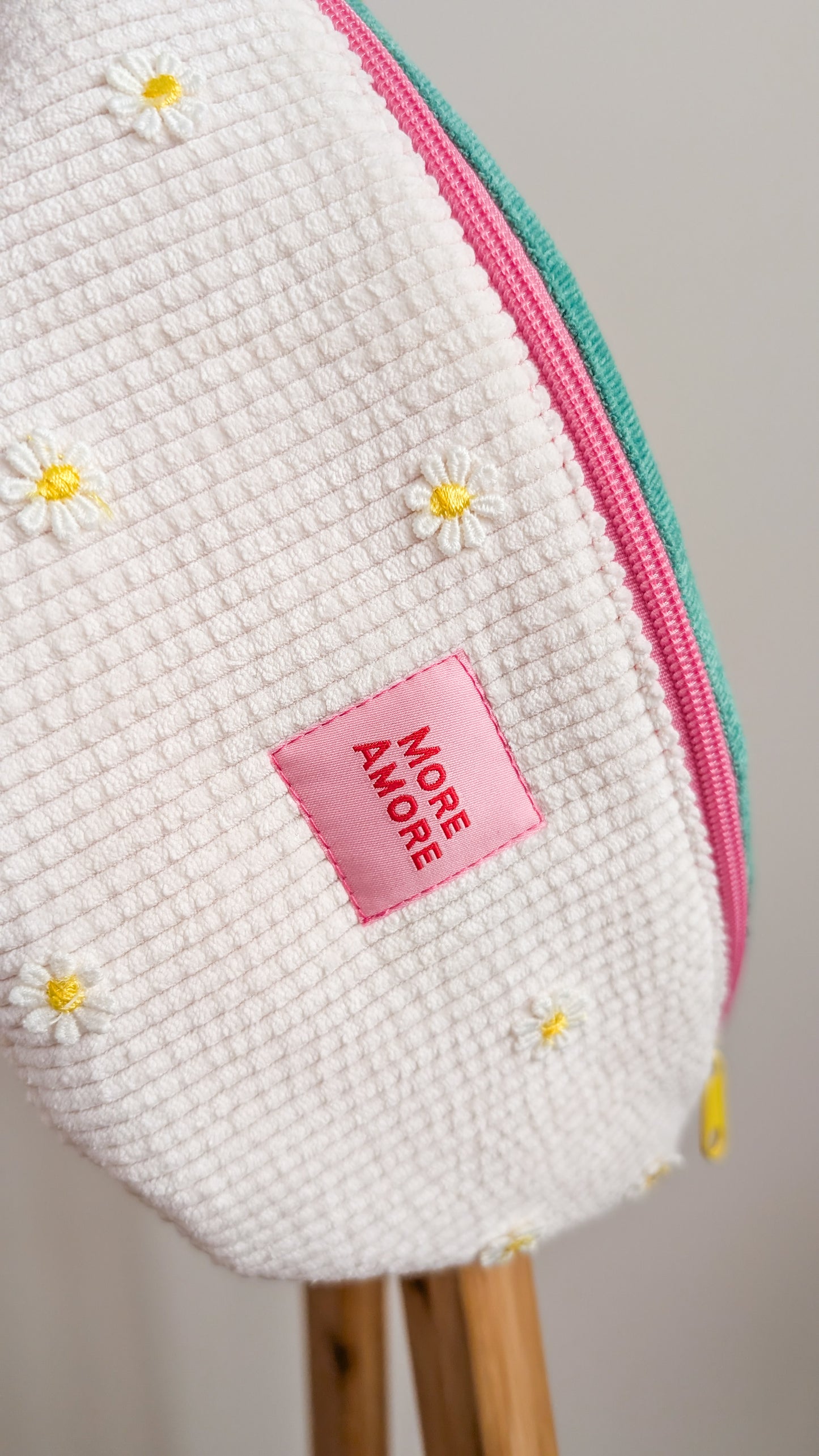 More Amore Cord Hipbag Bauchtasche Daisies Pink/Grün/Creme