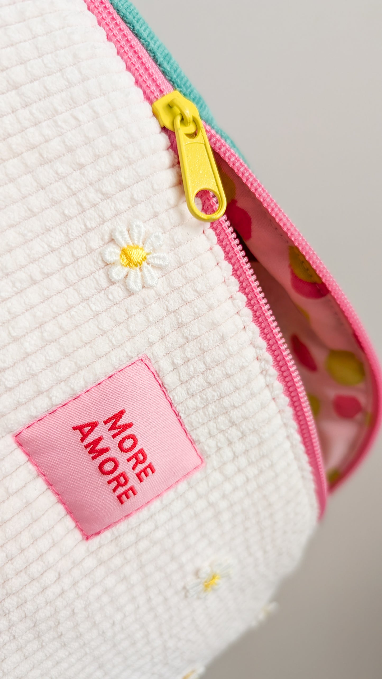 More Amore Cord Hipbag Bauchtasche Daisies Pink/Grün/Creme
