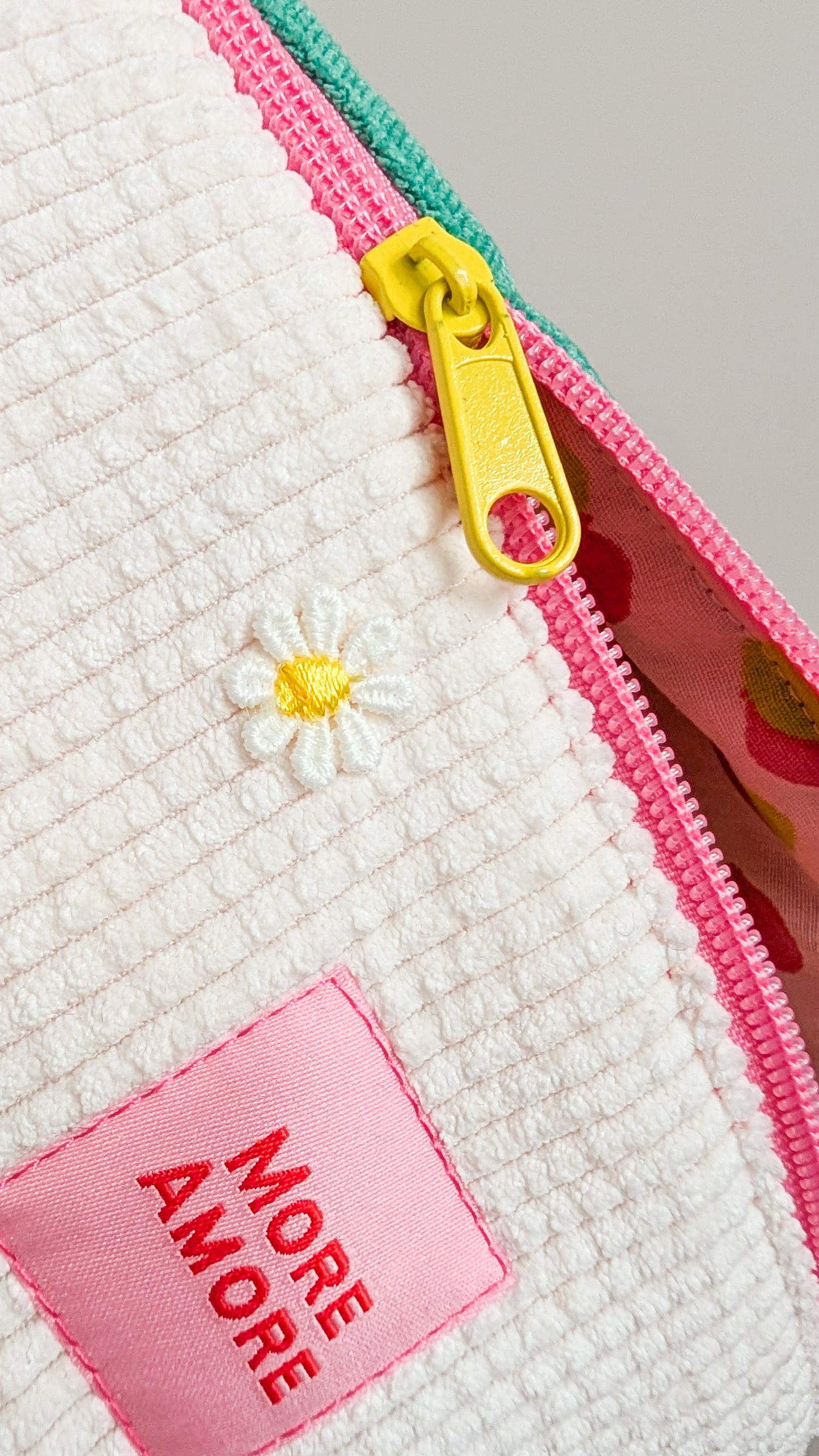 More Amore Cord Hipbag Bauchtasche Daisies Pink/Grün/Creme