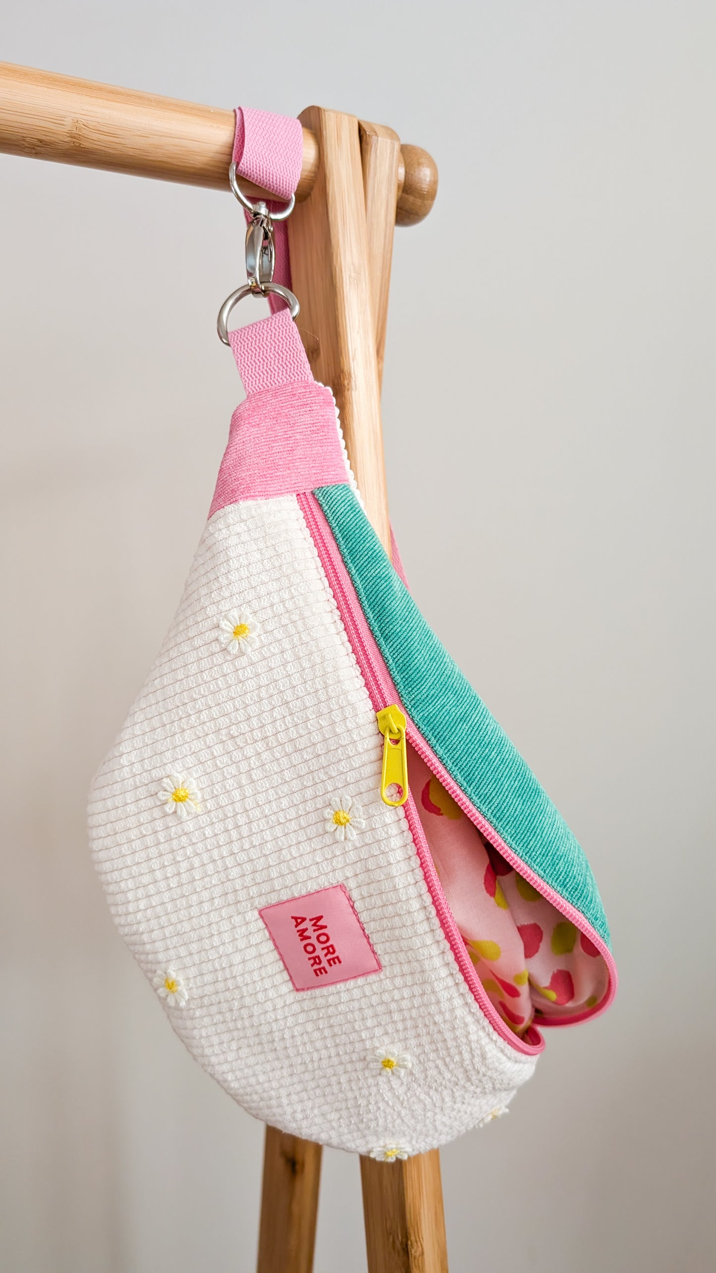 More Amore Cord Hipbag Bauchtasche Daisies Pink/Grün/Creme