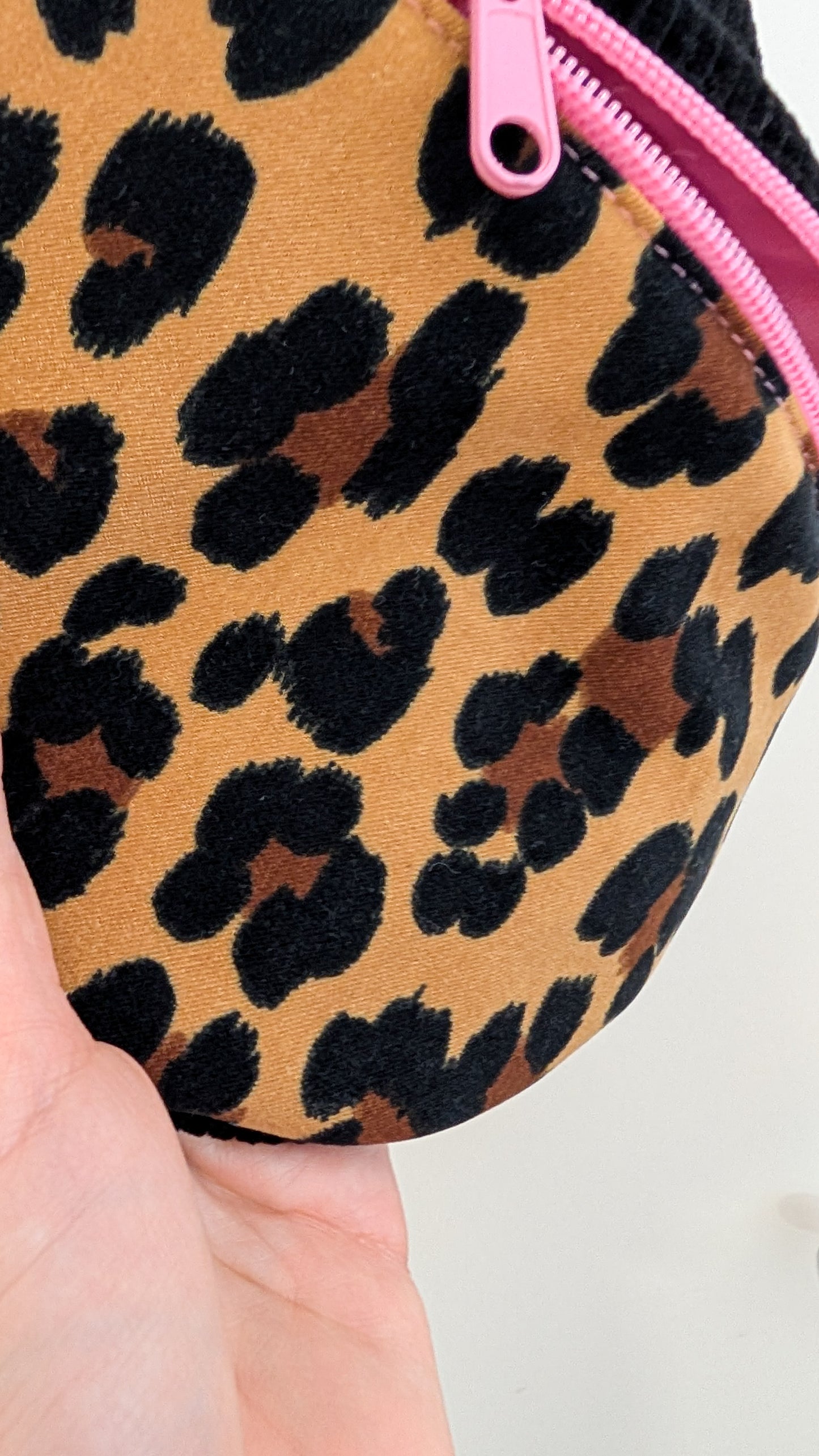 Cord Hipbag Bauchtasche Leo Bag Schwarz/Rosa