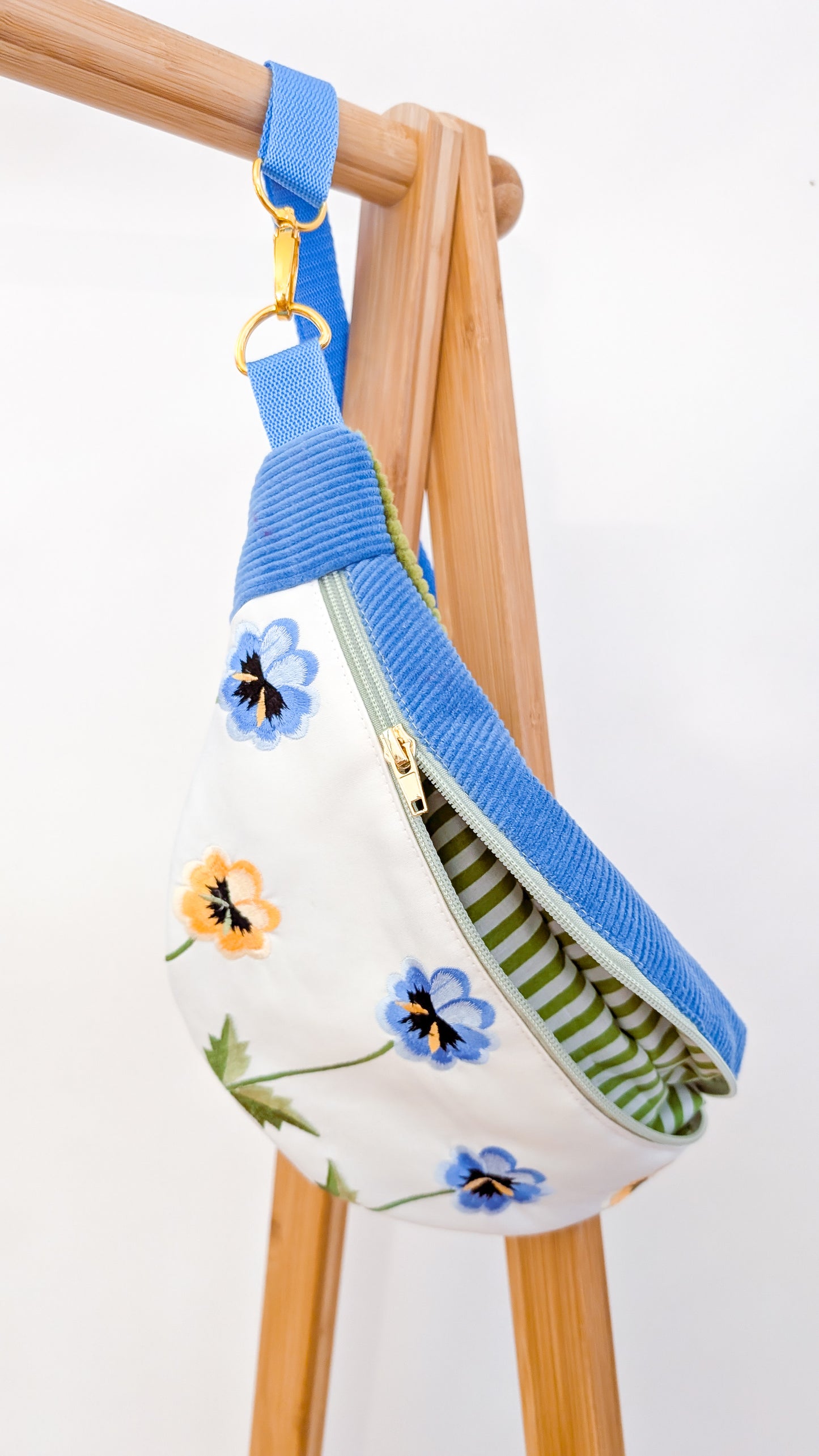 Upcycling Cord Bauchtasche Granny Pansy Bag Blumen Stickerei