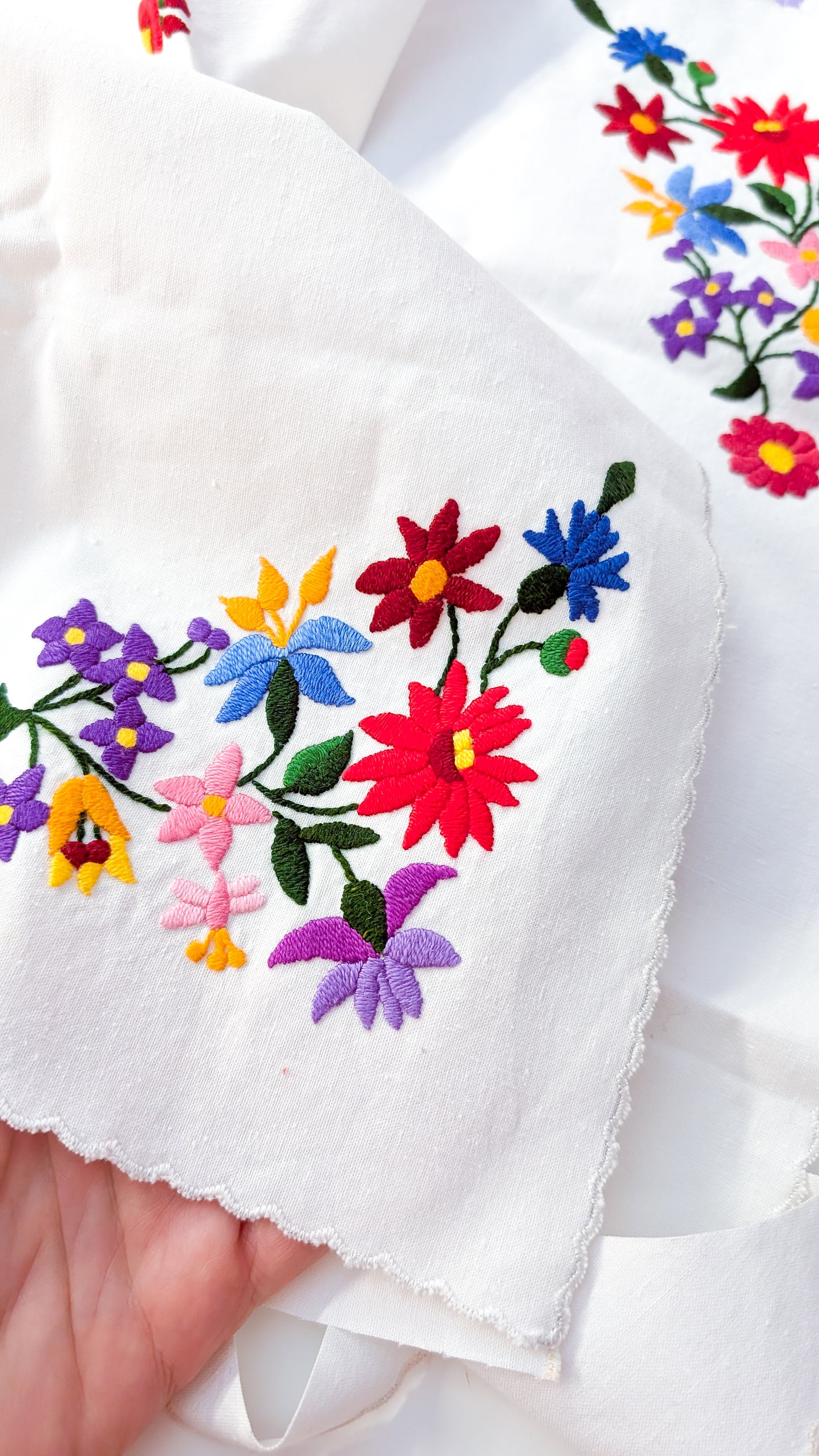 Bunte Upcycling XL Cord Bauchtasche Granny Hipbag Blumen Stickerei Einzelstück
