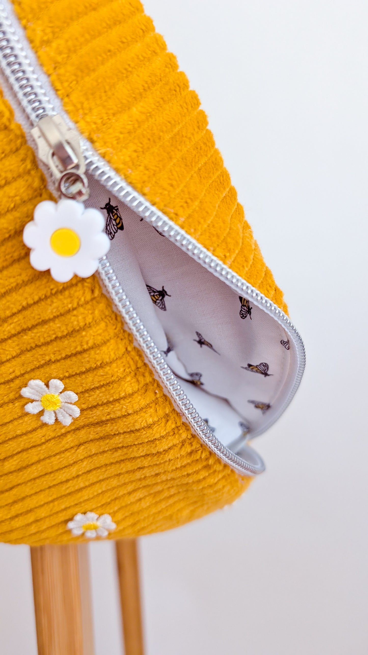 Bunte Cord Hipbag Bauchtasche Gänseblümchen Daisies GELB