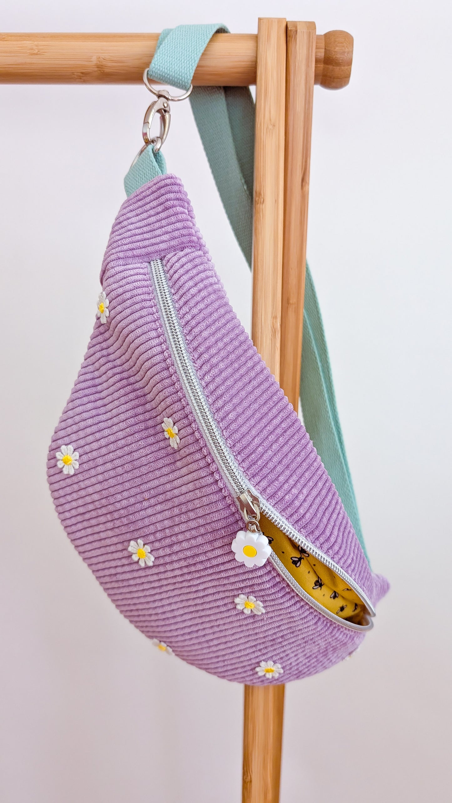 Pastell Cord Hipbag Bauchtasche Gänseblümchen Daisies FLIEDER