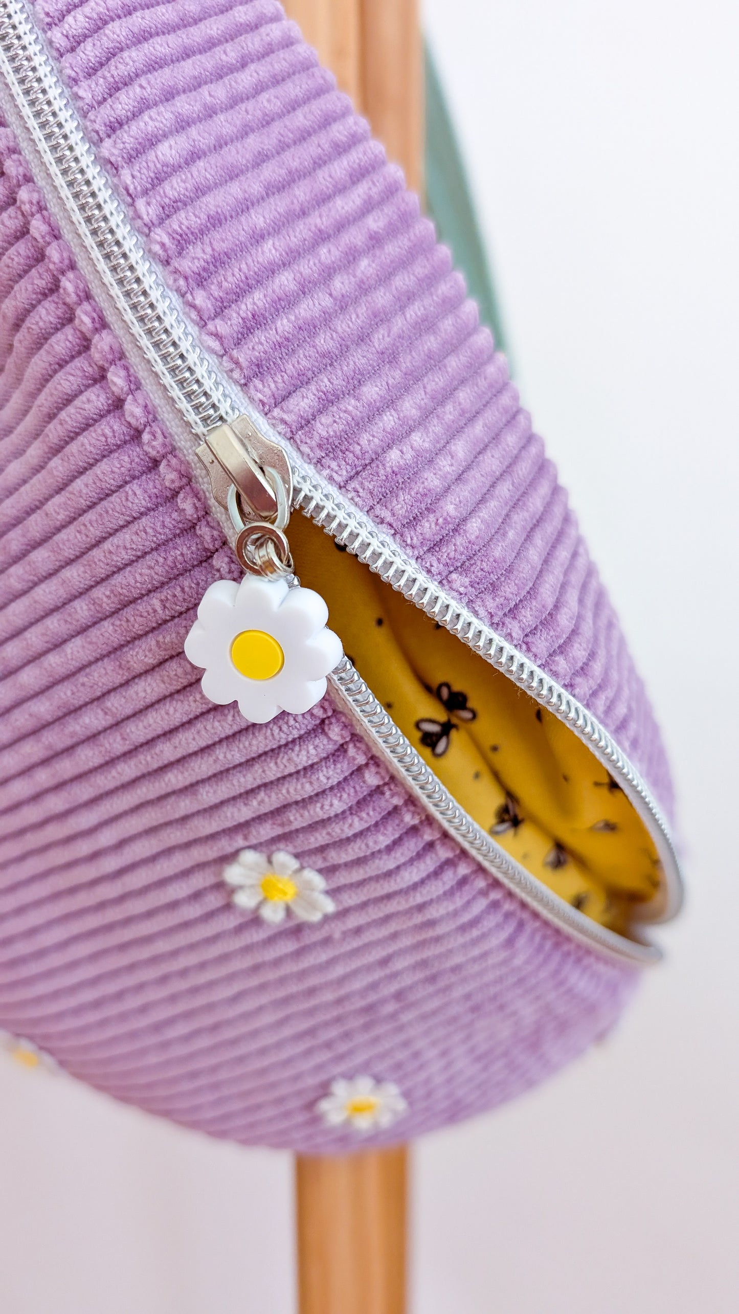 Pastell Cord Hipbag Bauchtasche Gänseblümchen Daisies FLIEDER