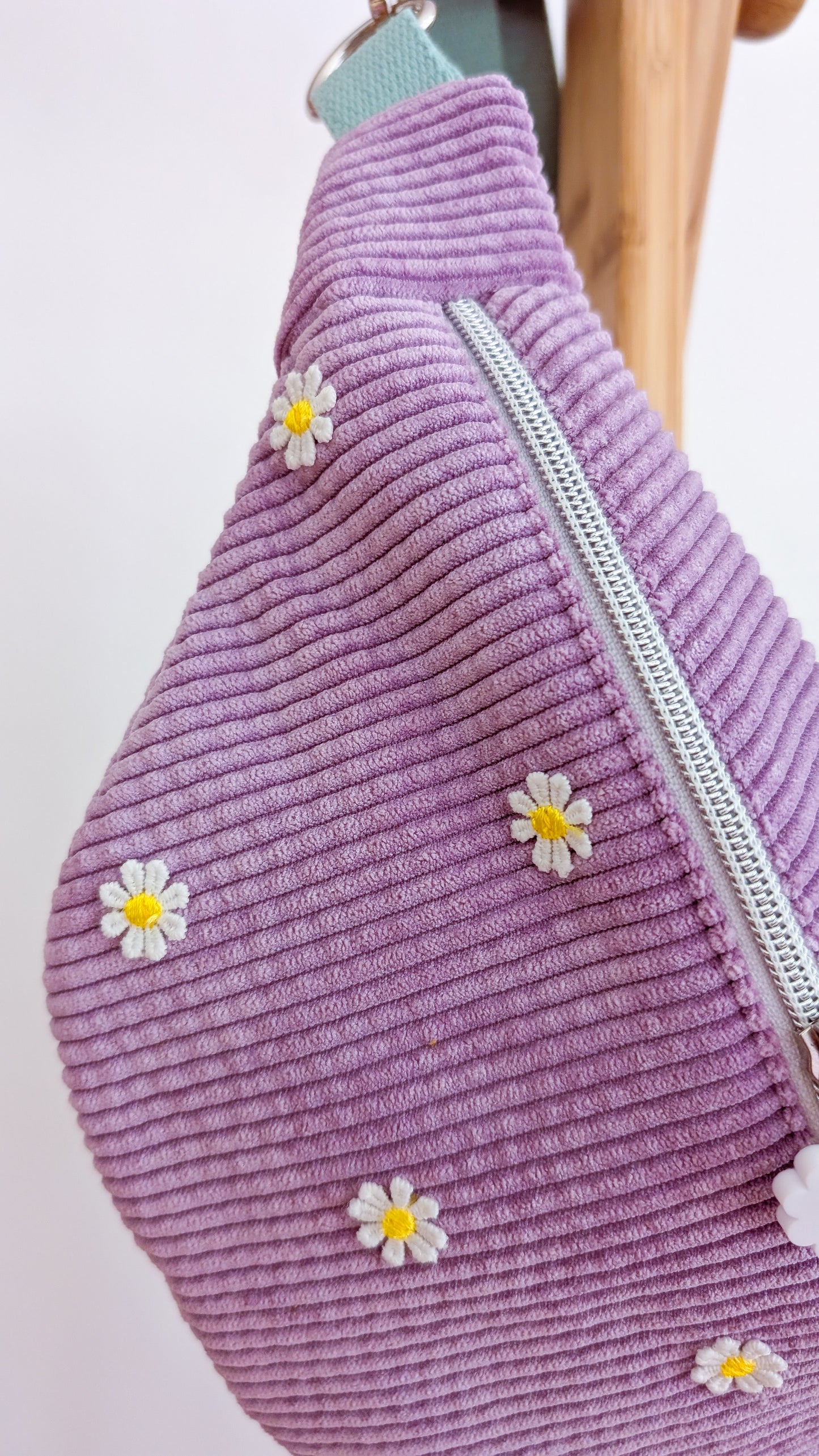 Pastell Cord Hipbag Bauchtasche Gänseblümchen Daisies FLIEDER