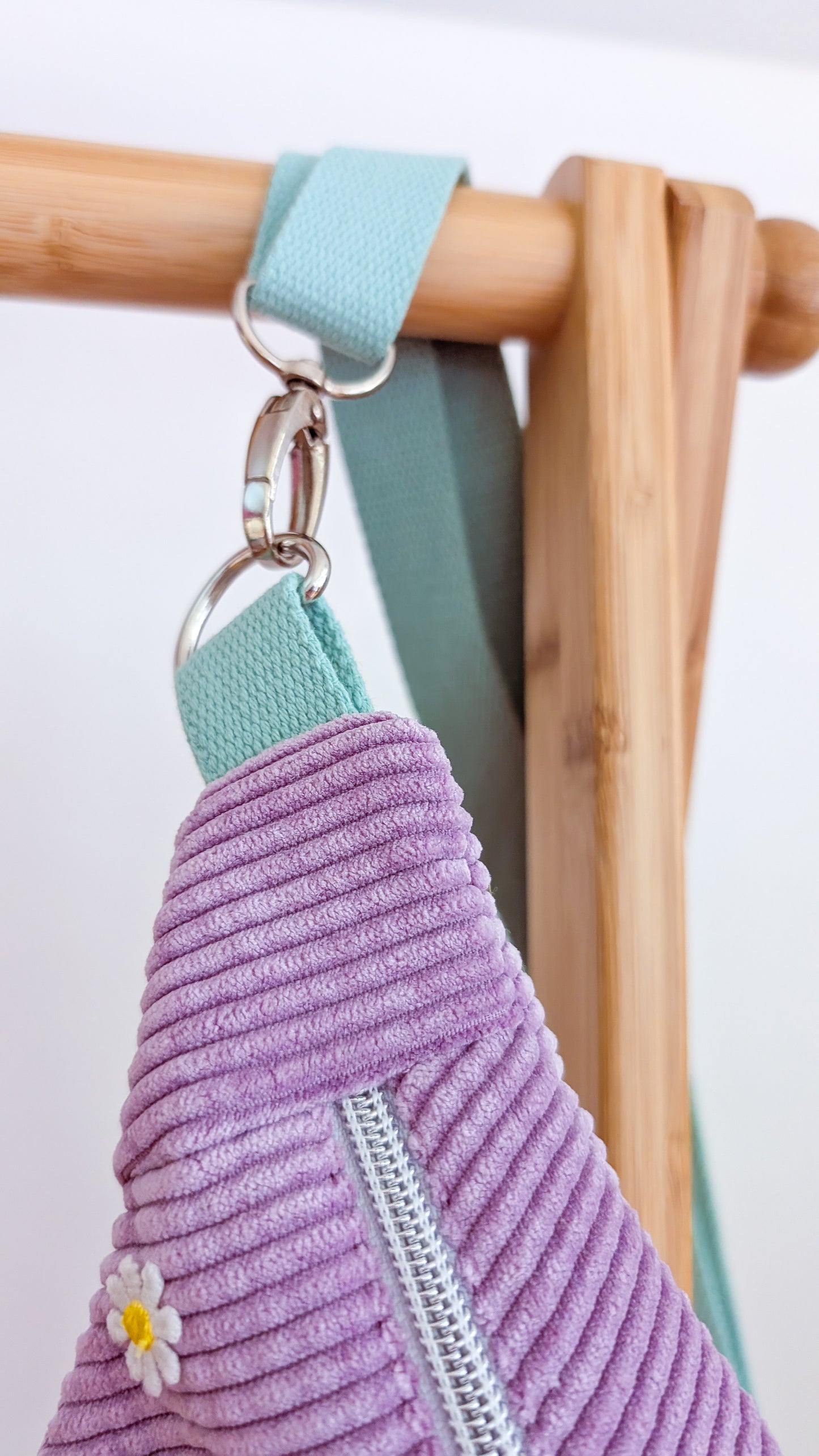Pastell Cord Hipbag Bauchtasche Gänseblümchen Daisies FLIEDER
